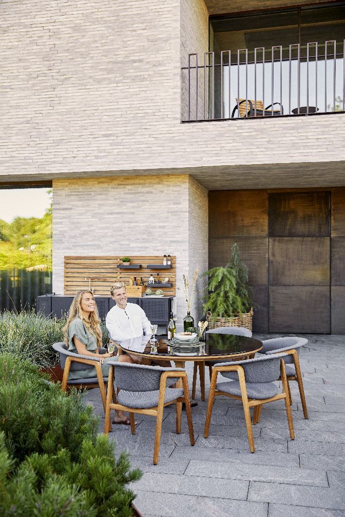 Aspect Table round outdoor dining table Cane-Line