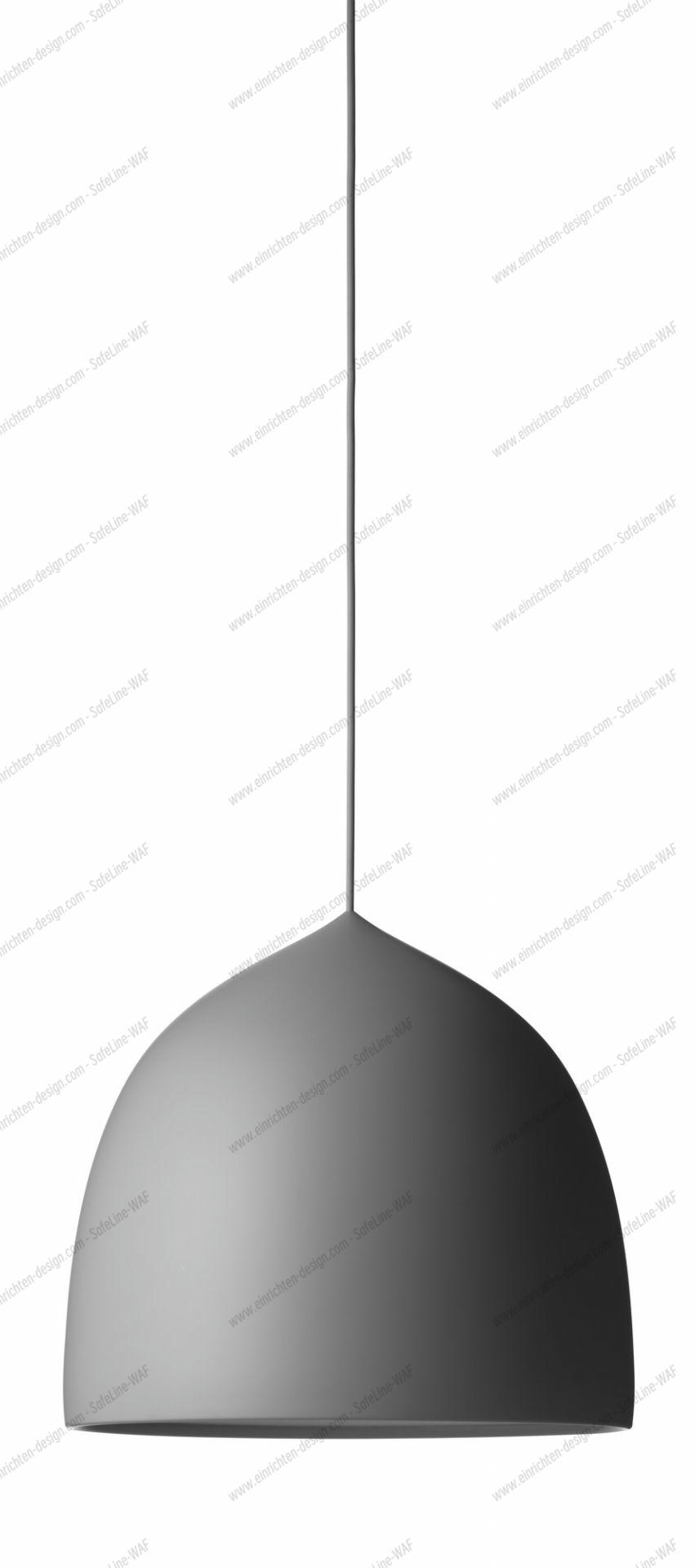 Helle, graue Suspence Pendelleuchte von Fritz Hansen. Moderne Hängelampe für Wohnzimmer und Esszimmer.