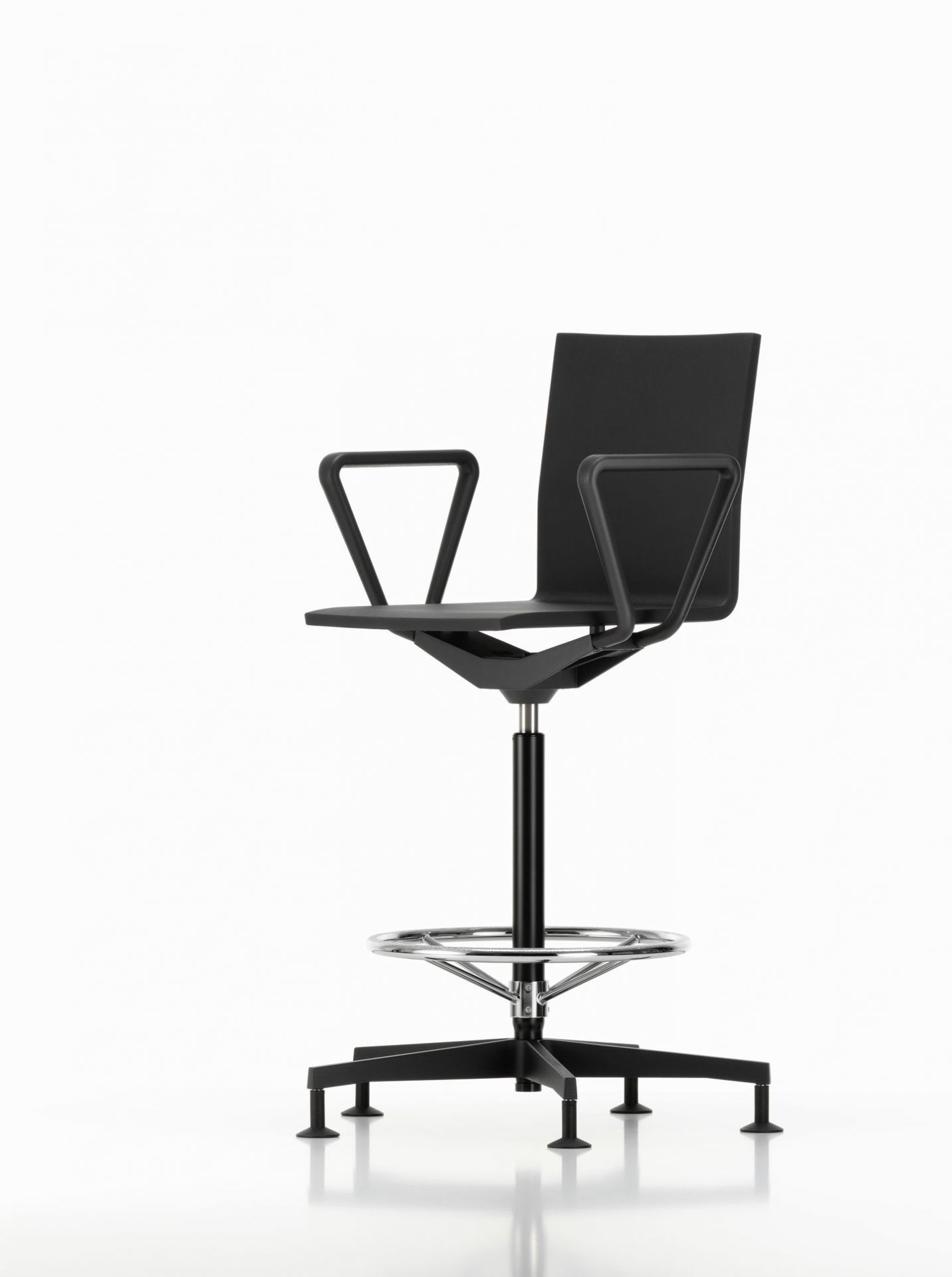 .04 Counter Chair with armrest Vitra 