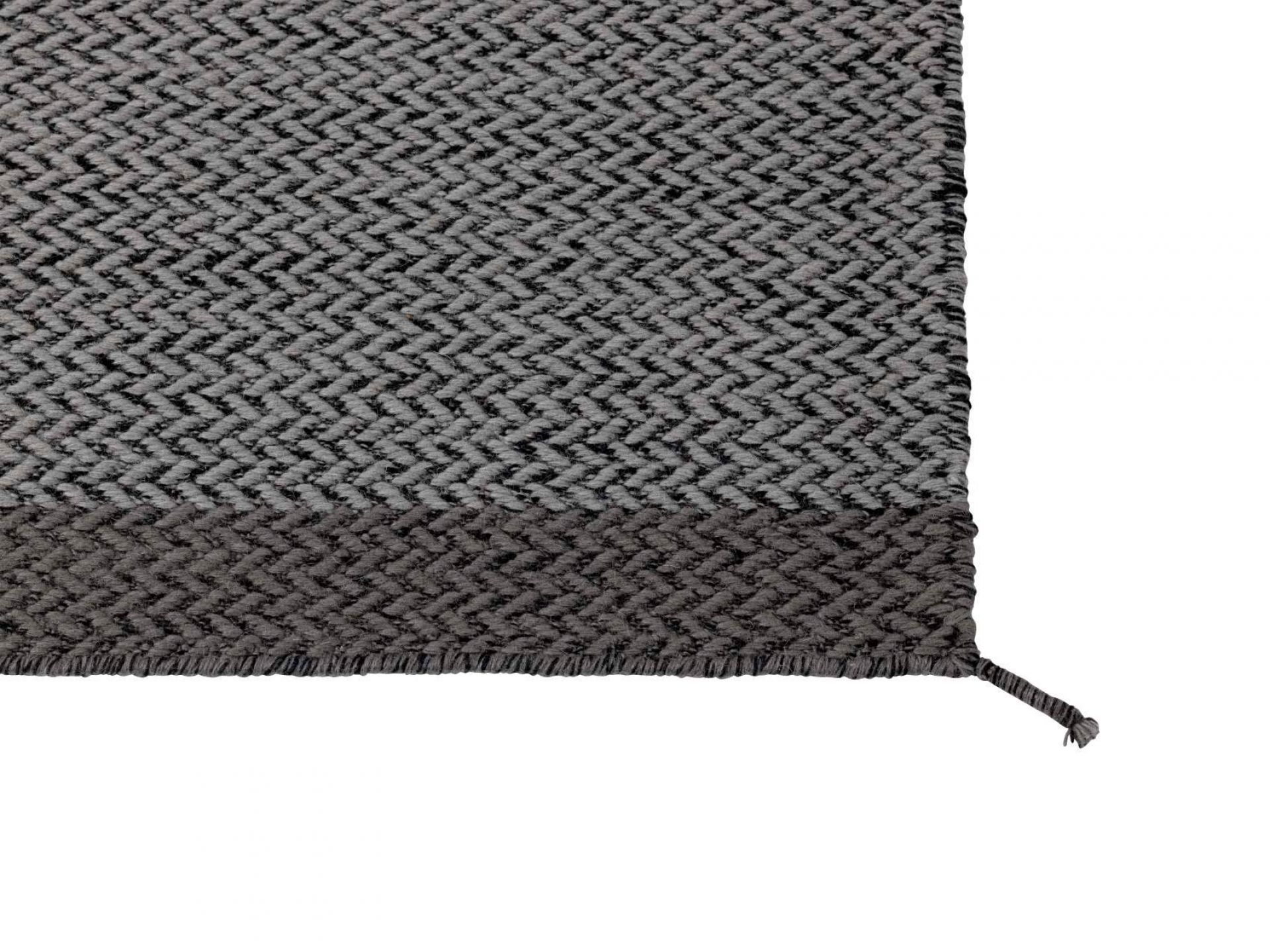 Ply Rug Rug 170 x 240 cm DARK GREY Muuto EXHIBITION PIECE