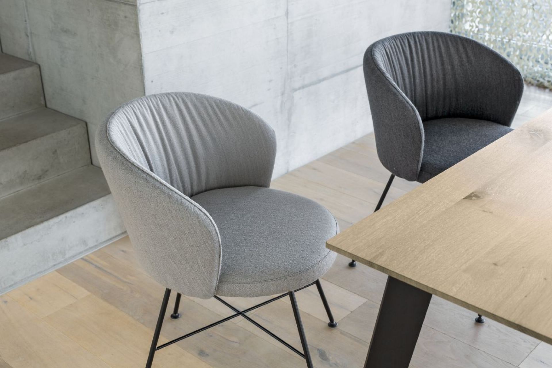 Linar Table Girsberger