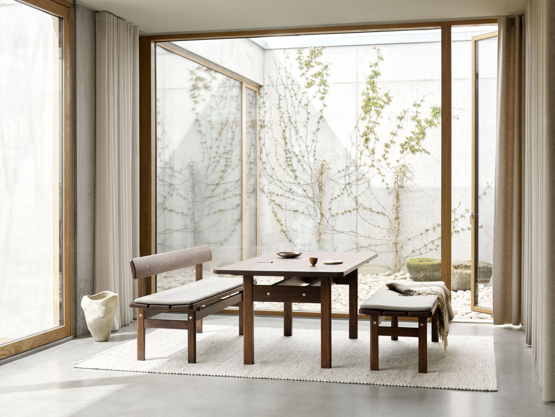 Asserbo Series Table Dark Oiled Eucalyptus Carl Hansen & Søn