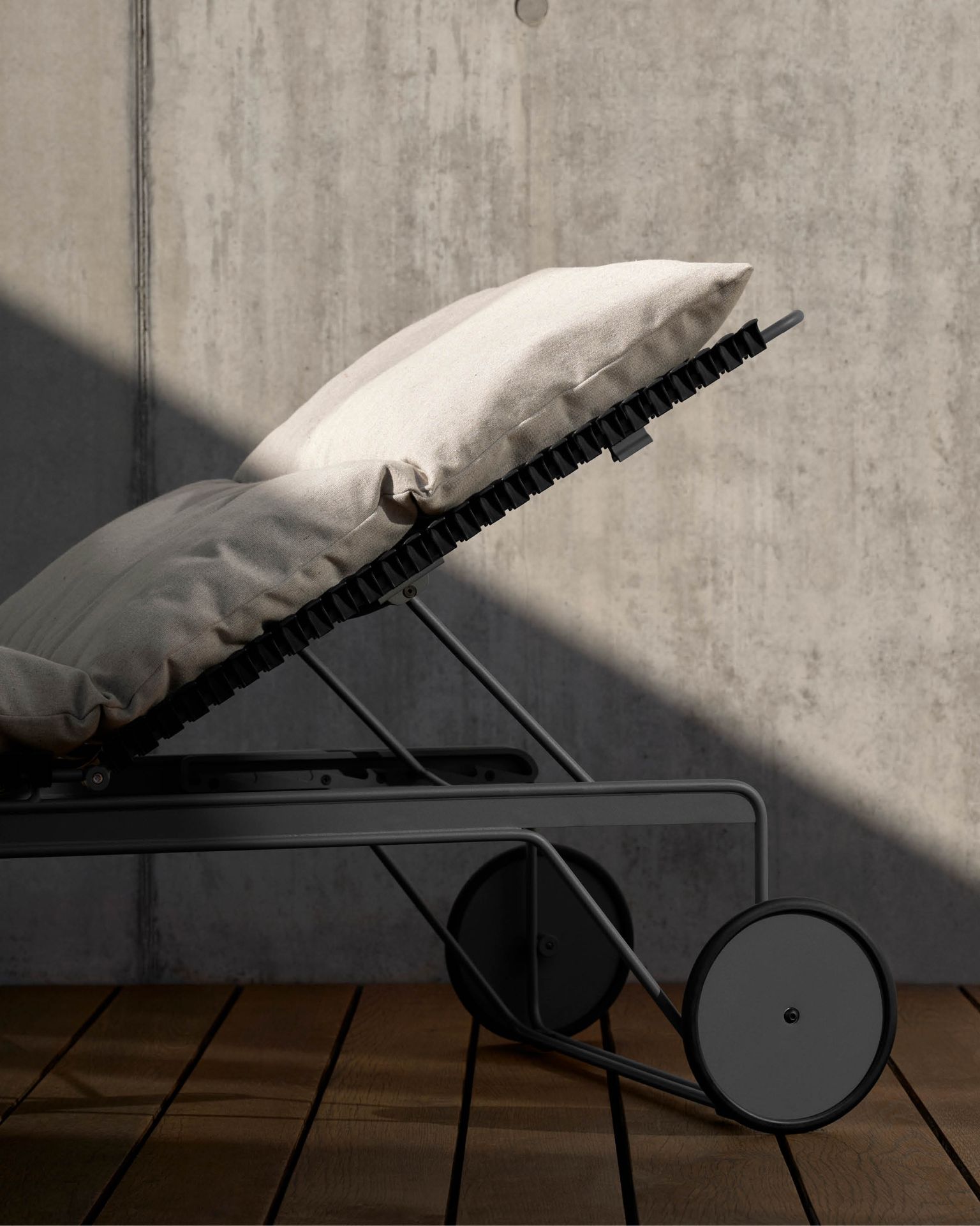 Click Adjustable Chaise Longue sun lounger Outdoor HOUE