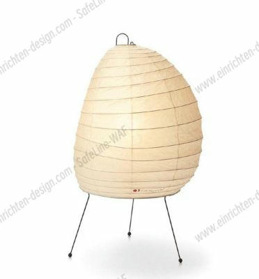 Akari Tischleuchte 1N: Beige Papierlampe auf filigranem, schwarzem Dreibein-Gestell für sanftes Licht.