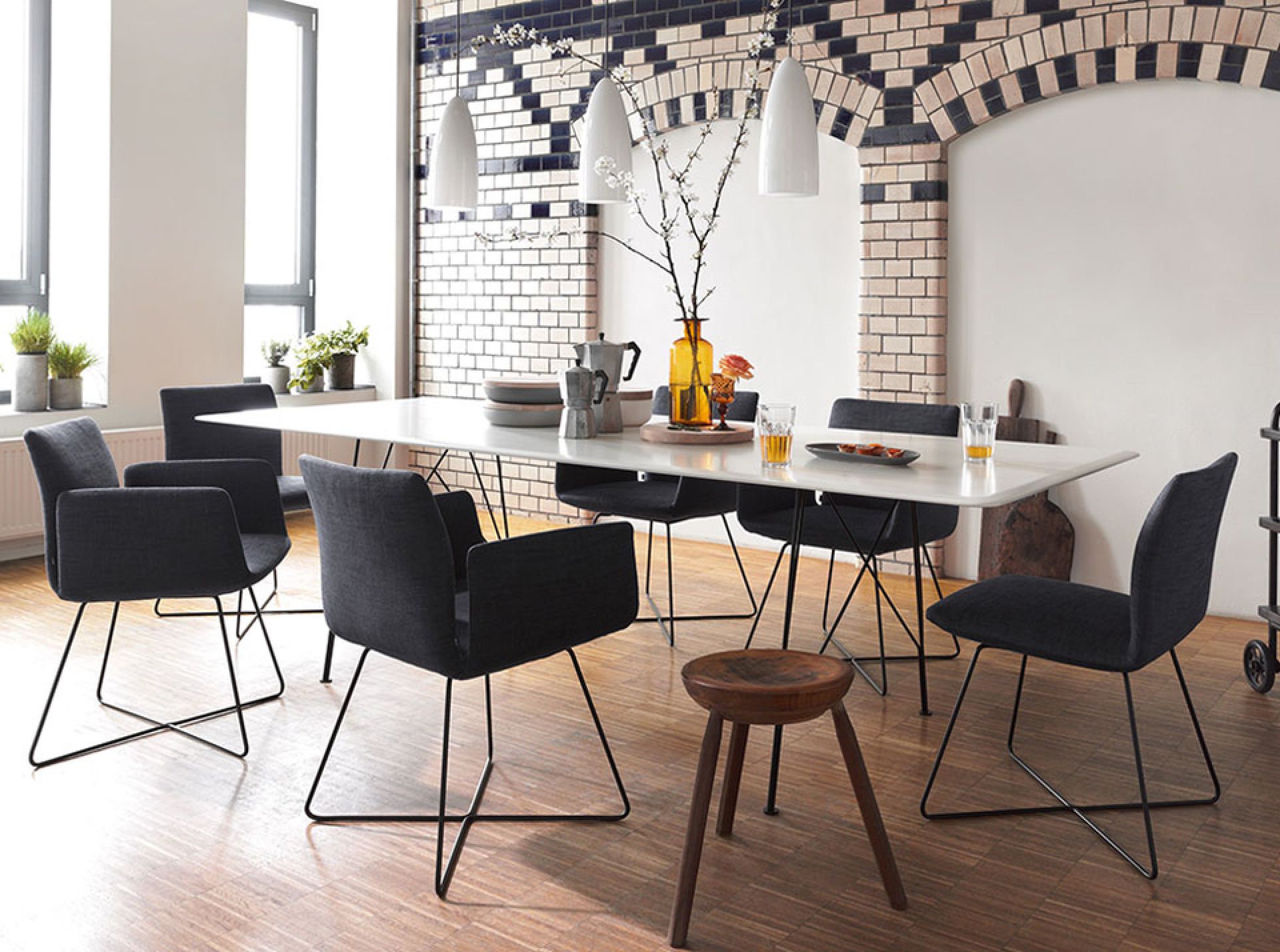Jalis chair with wire rack Cor