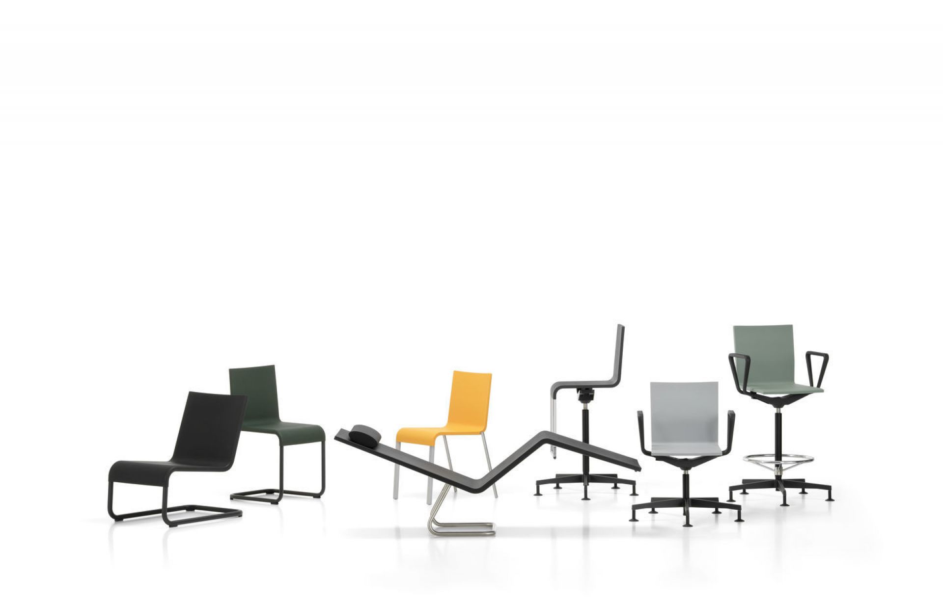 .04 Counter Chair with armrest Vitra 