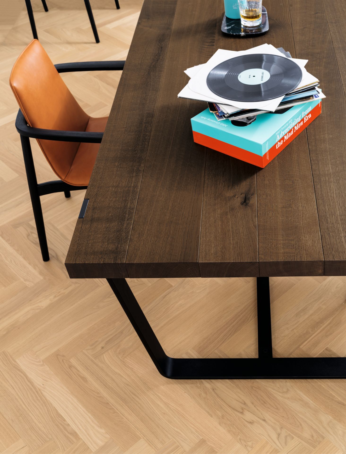 BB 11 Clamp Table Walnut Janua