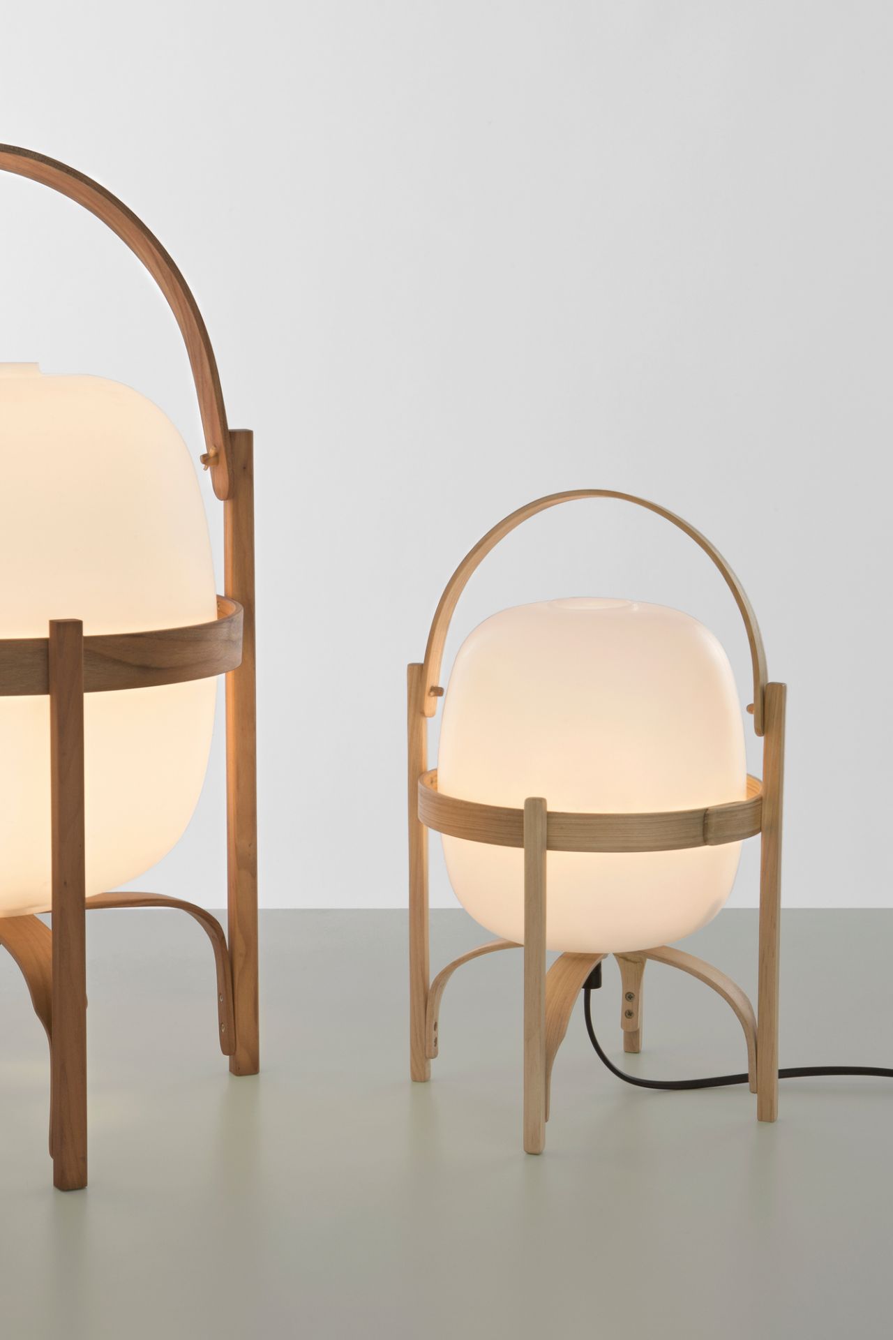 Cestita Table lamp / Table lantern Santa &amp; Cole Opal Glass Shade