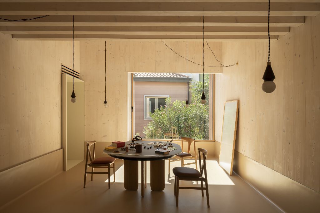 Pala table (dining table) Kristalia