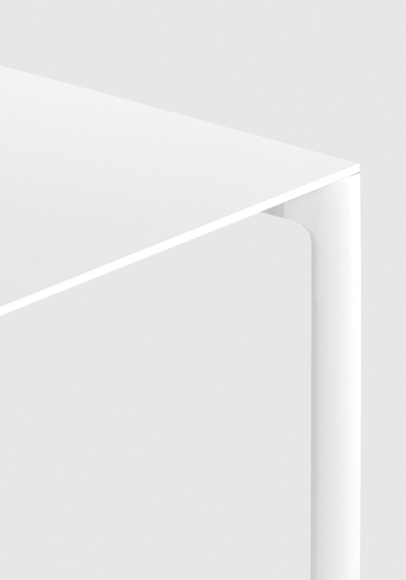 Maki table Outdoor dining table Kristalia