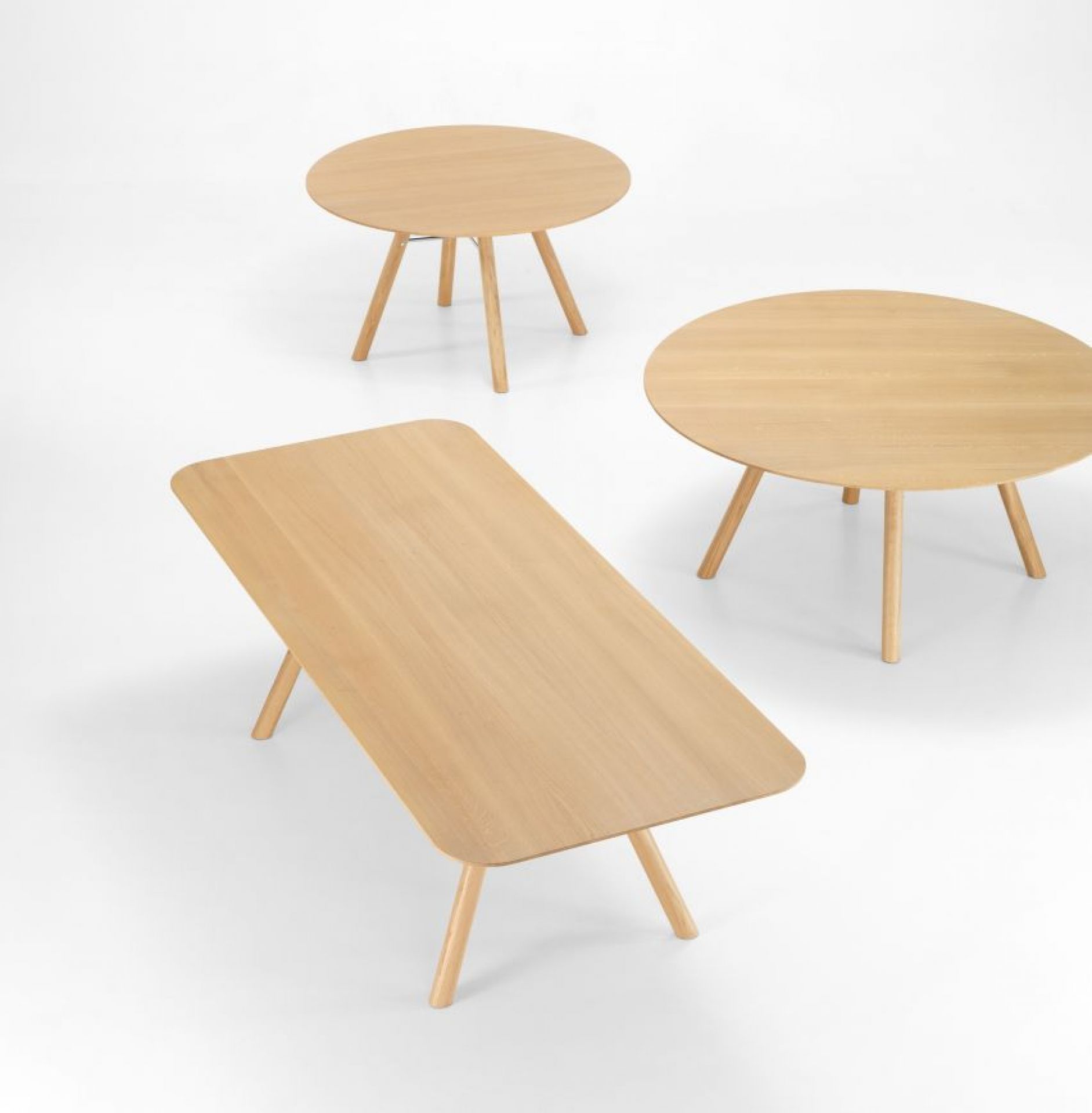Akio Table Girsberger