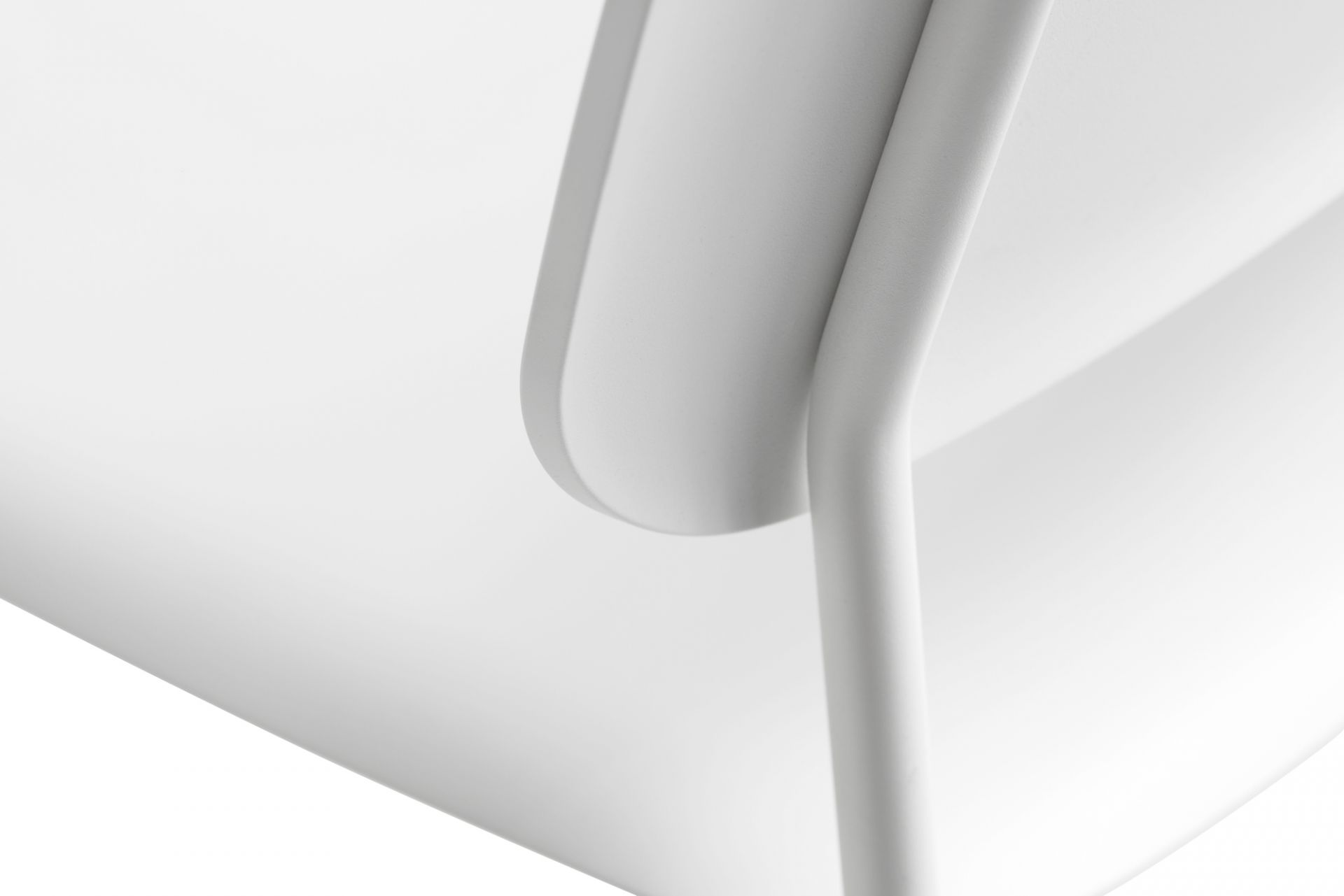 Soft Edge 45 Chair White Hay
