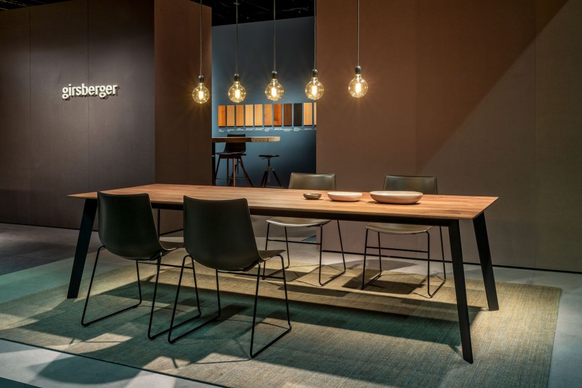 Linar Table Girsberger