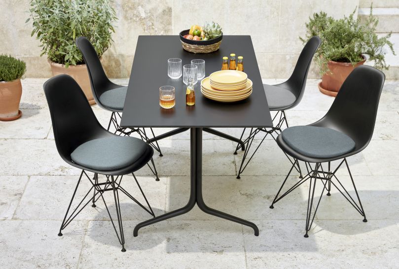 https://www.einrichten-design.com/thumbnail/7a/47/d7/1678714086/Vitra-Soft-Seats-Sitzkissen-Outdoor-1002_1920x1920.jpg