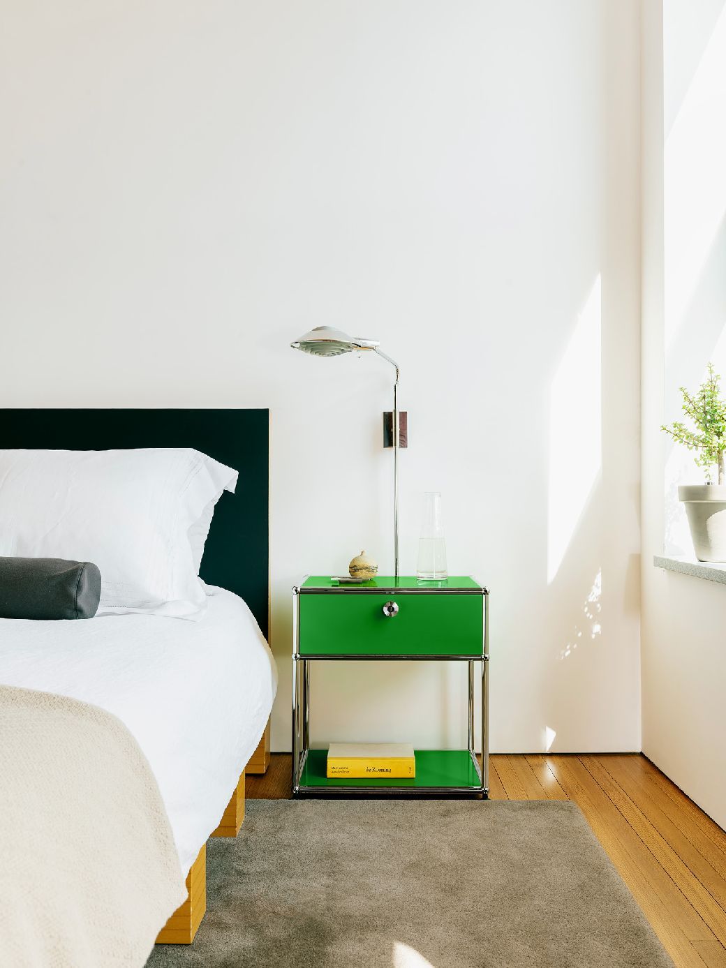 USM Haller bedside table with open compartment M54 Pure White