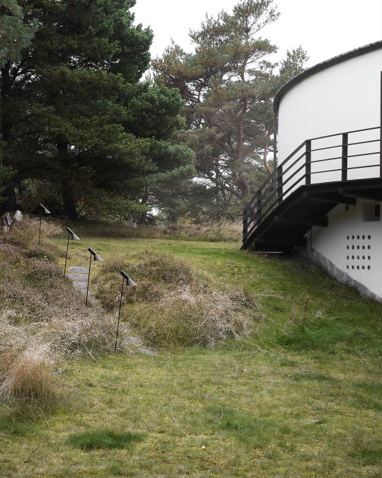 AJ Garden Bollard Light Long Louis Poulsen