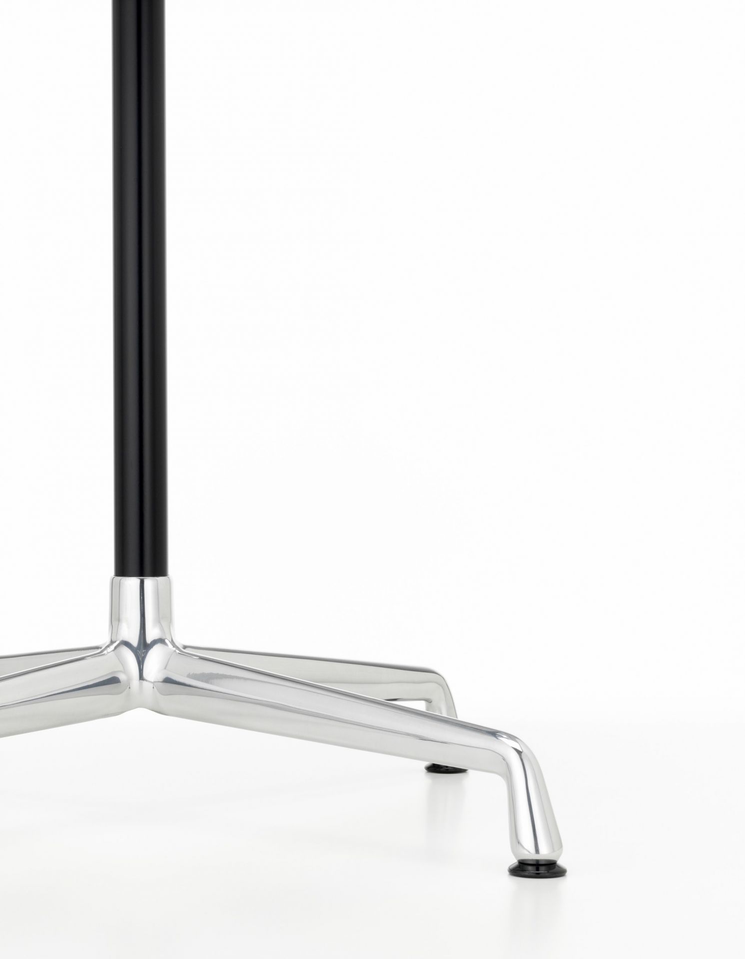 Eames Contract Table round Ø70 cm Vitra