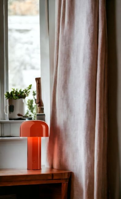 Bellhop Battery Tablelamp with USB cable Flos