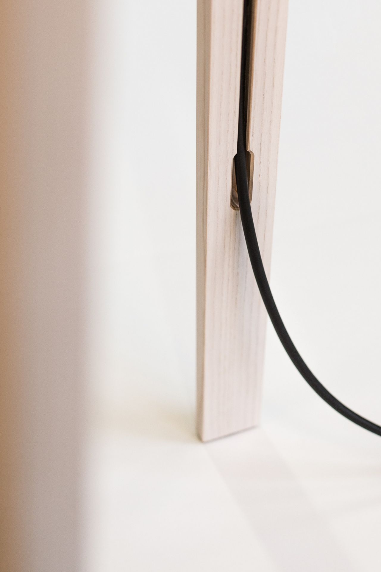 Luca Stand high floor lamp natural oak / white Maigrau