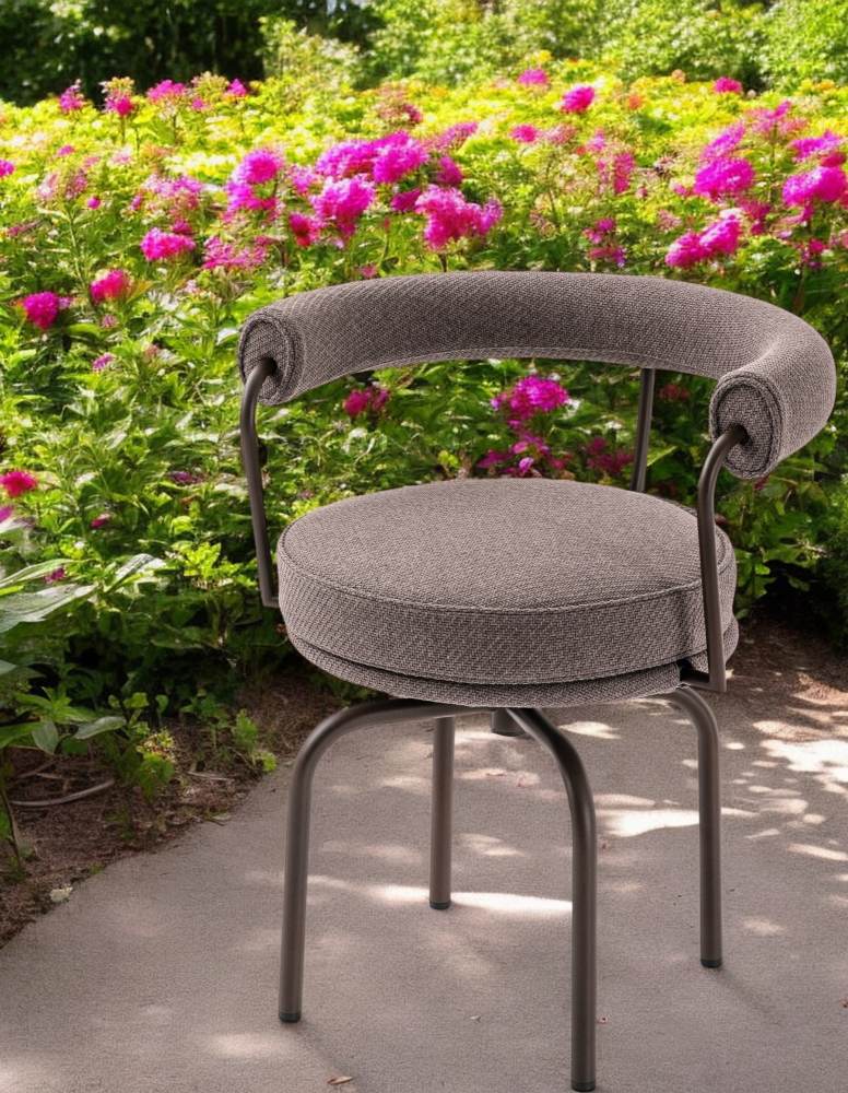7 Fauteuil Tournant swivel armchair Outdoor Cassina
