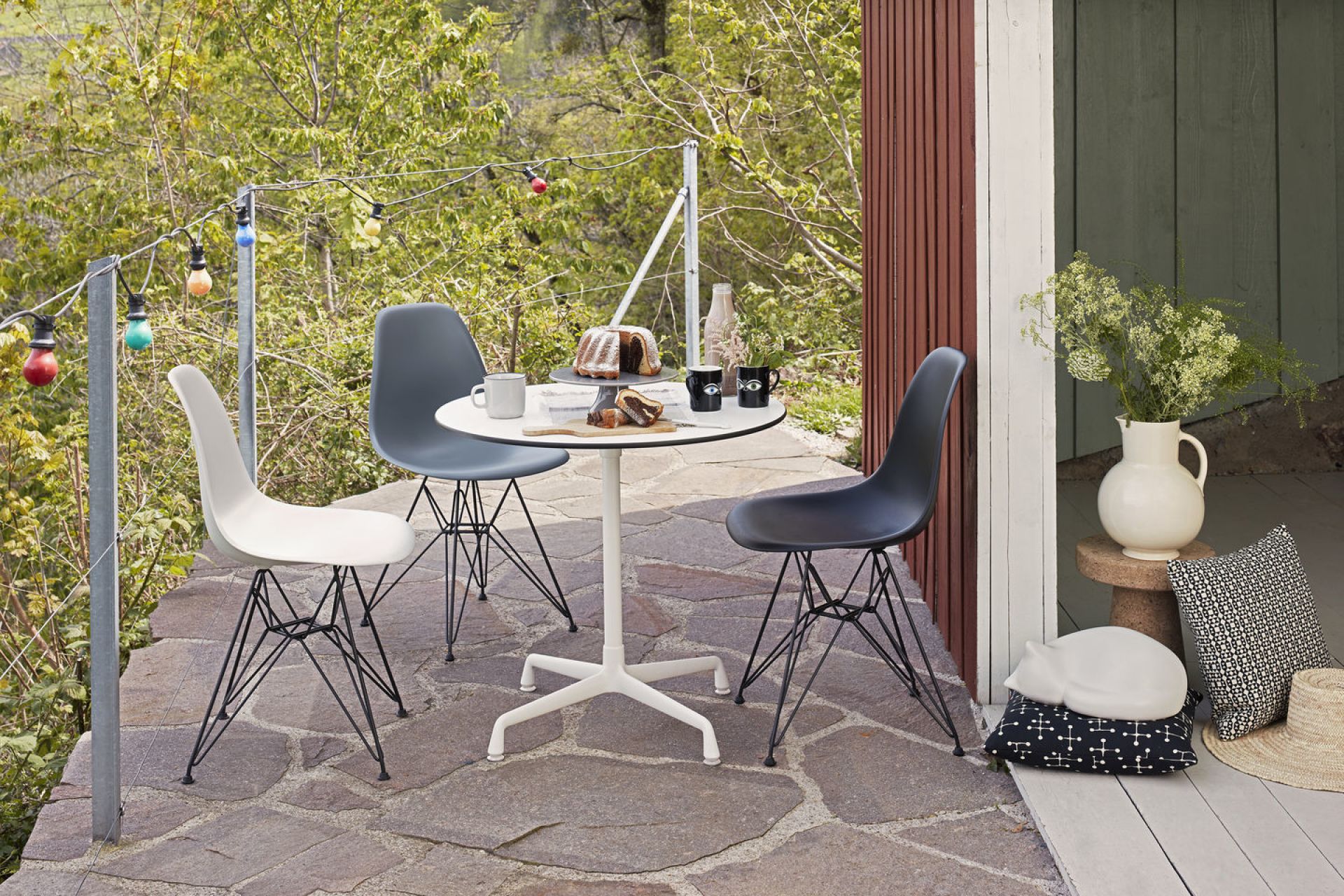 Eames Plastic Side Chair DSR Chair Vitra Black-Forest