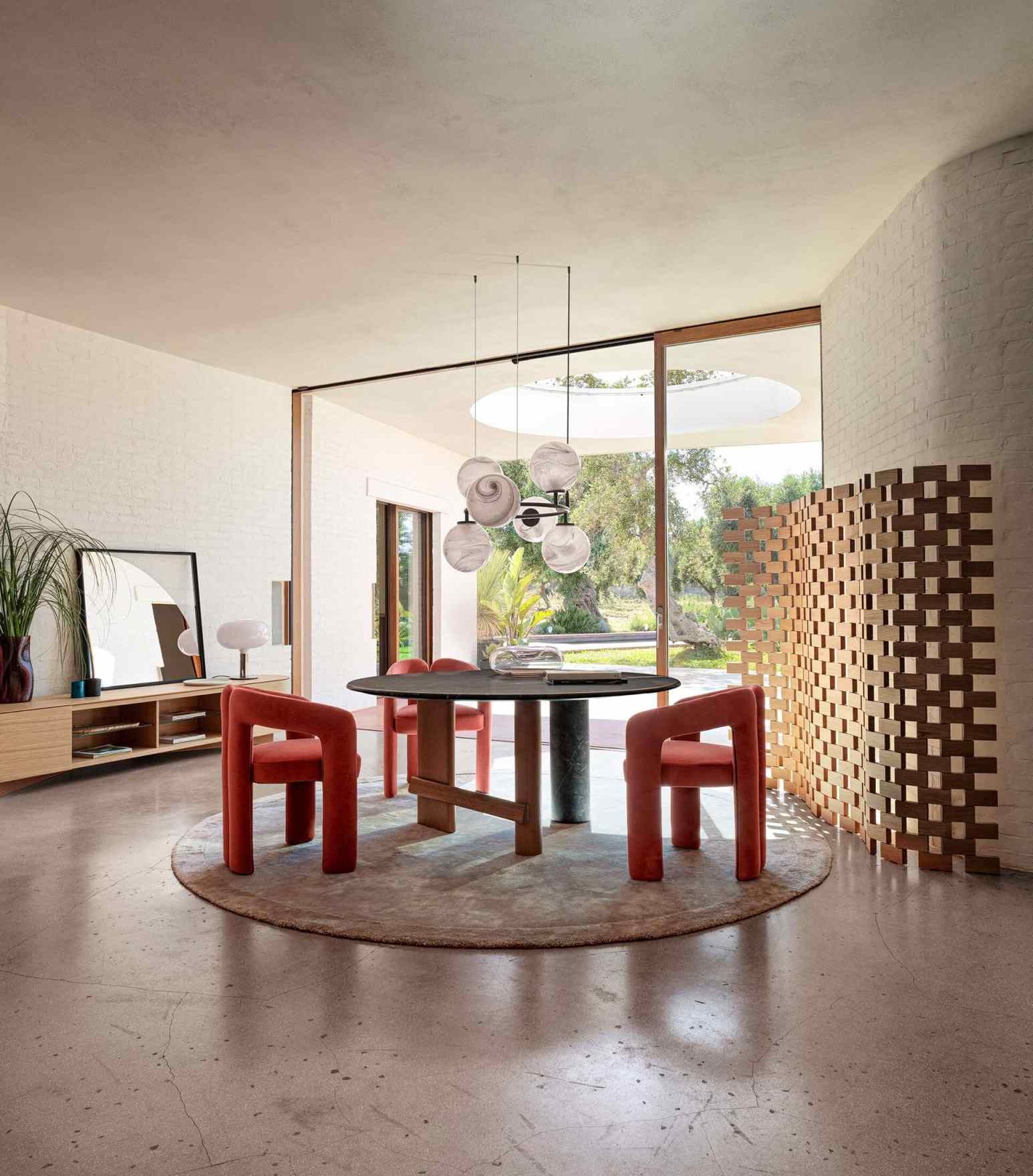562 Dudet Armchair Cassina