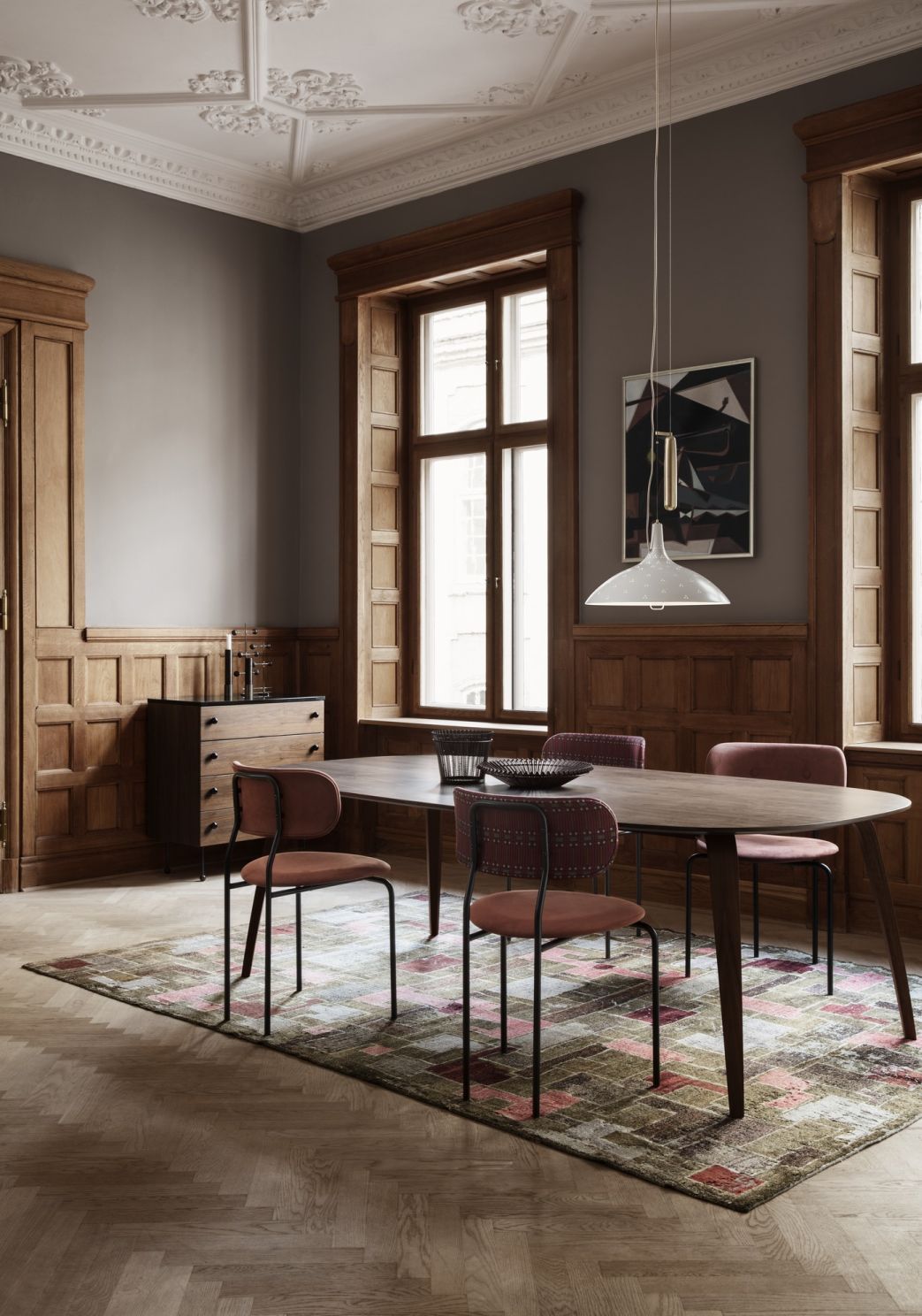 GUBI Dining Table Dining table top elliptical walnut ONLY TABLE TOP GUBI EXHIBITION PIECE