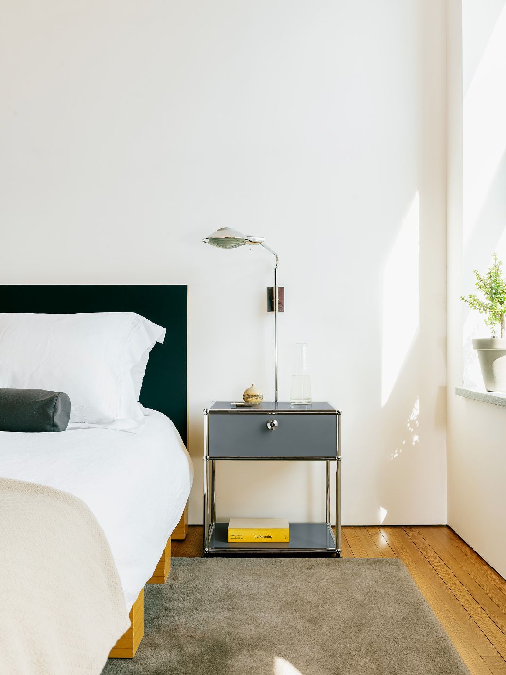 USM Haller bedside table with open compartment M54 Pure White