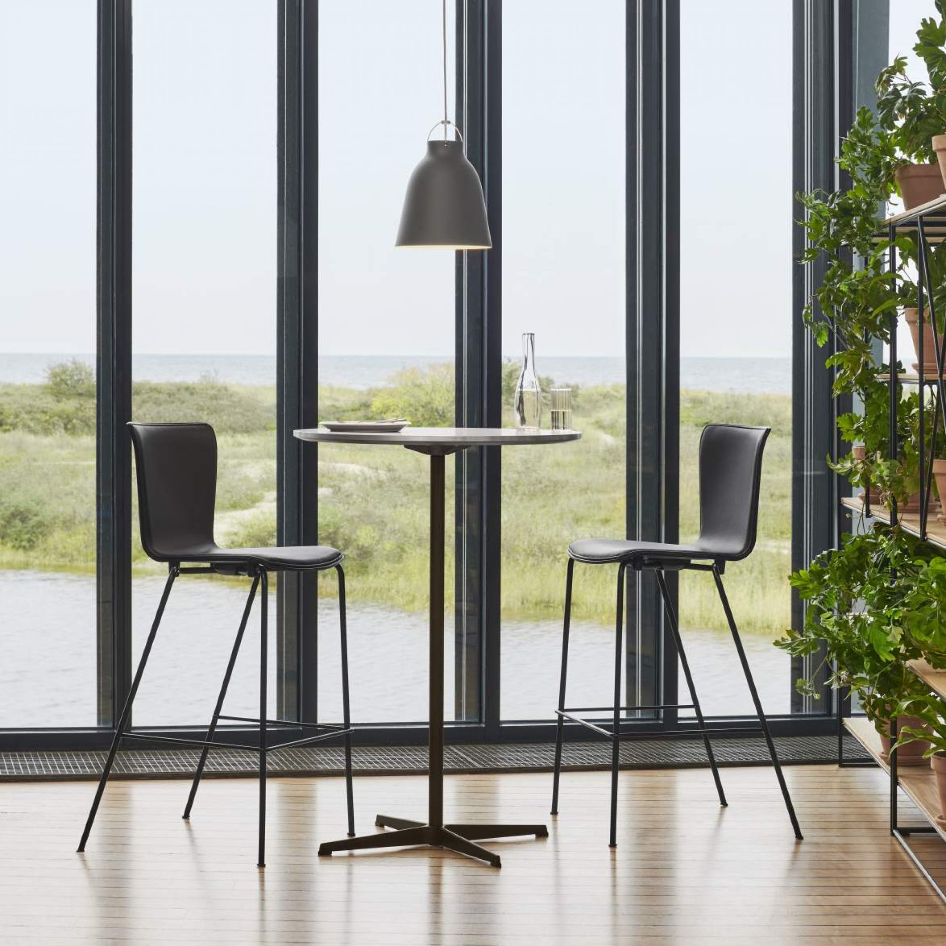 Circular bar table H 108 cm Fritz Hansen