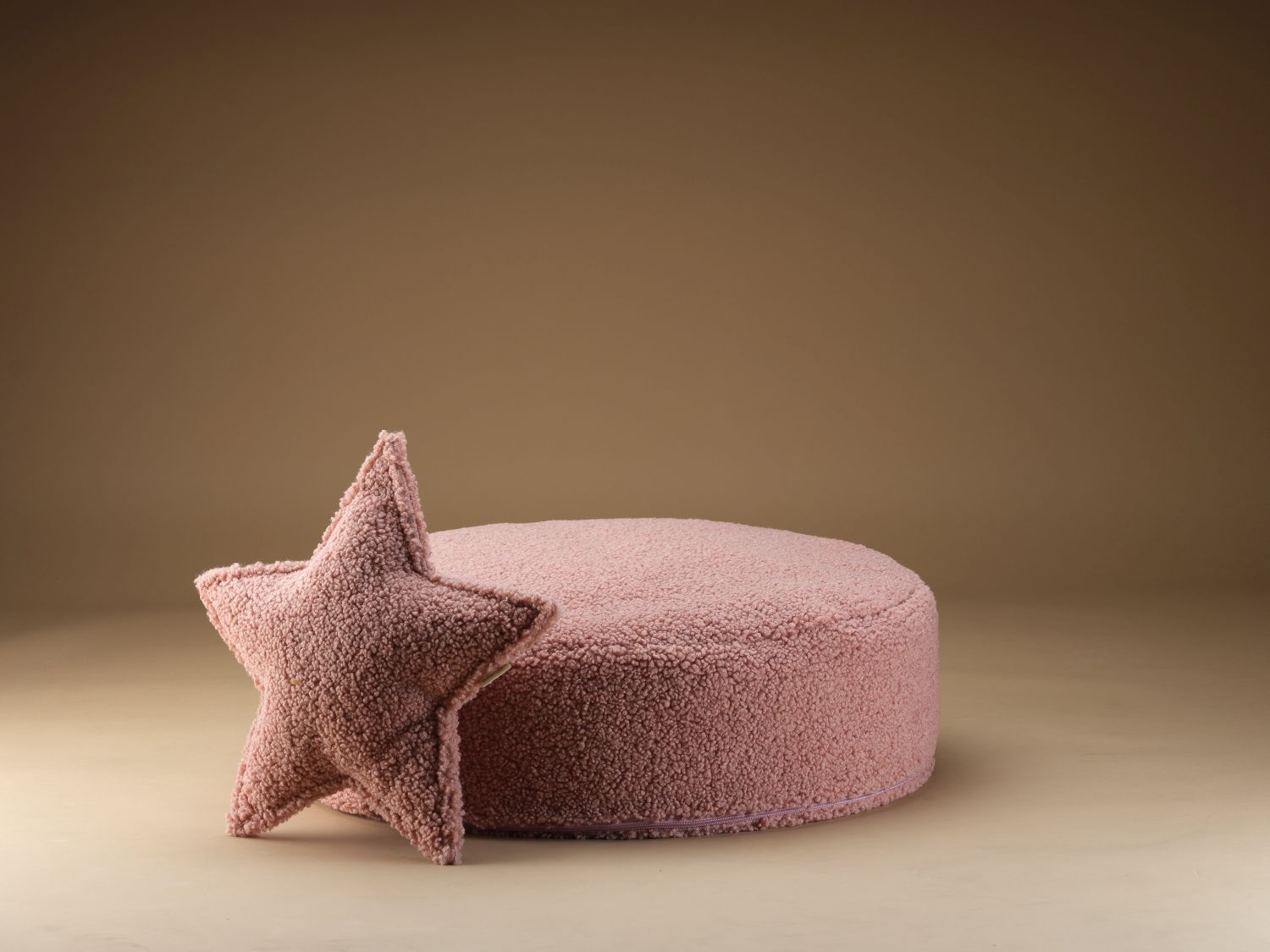 Children's star cushion Wigiwama Guava