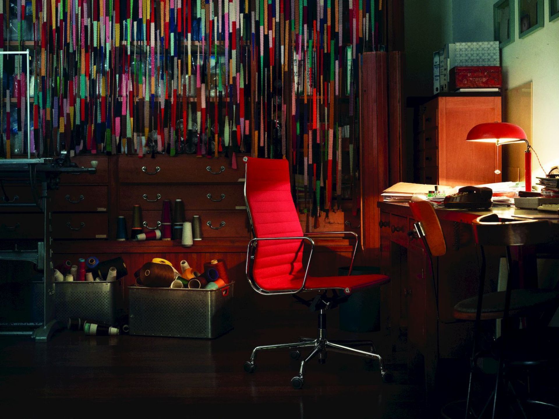 Aluminum Chair EA 119 / EA119 Chair Vitra
