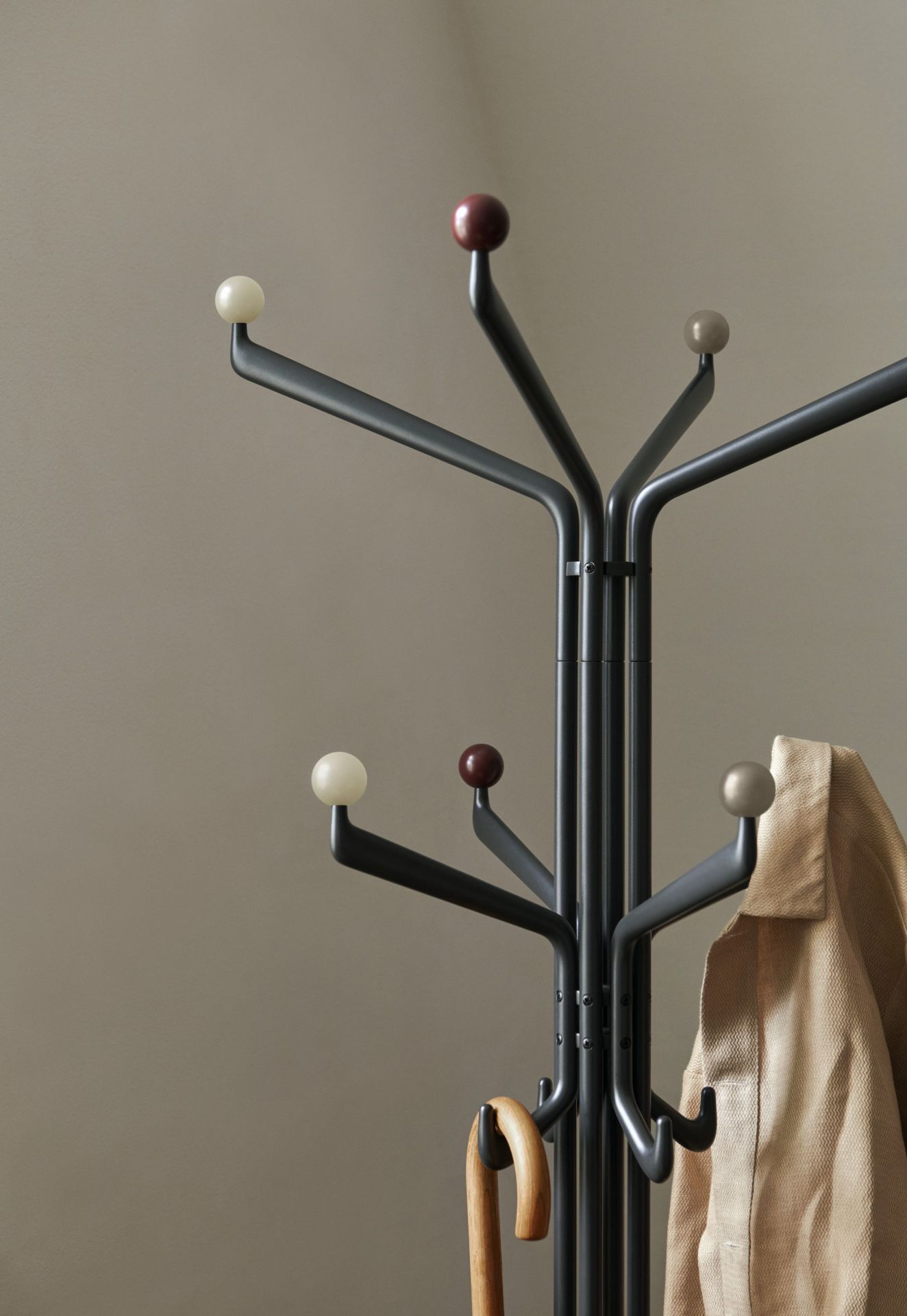 Capture SC77 Coat rack AndTradition