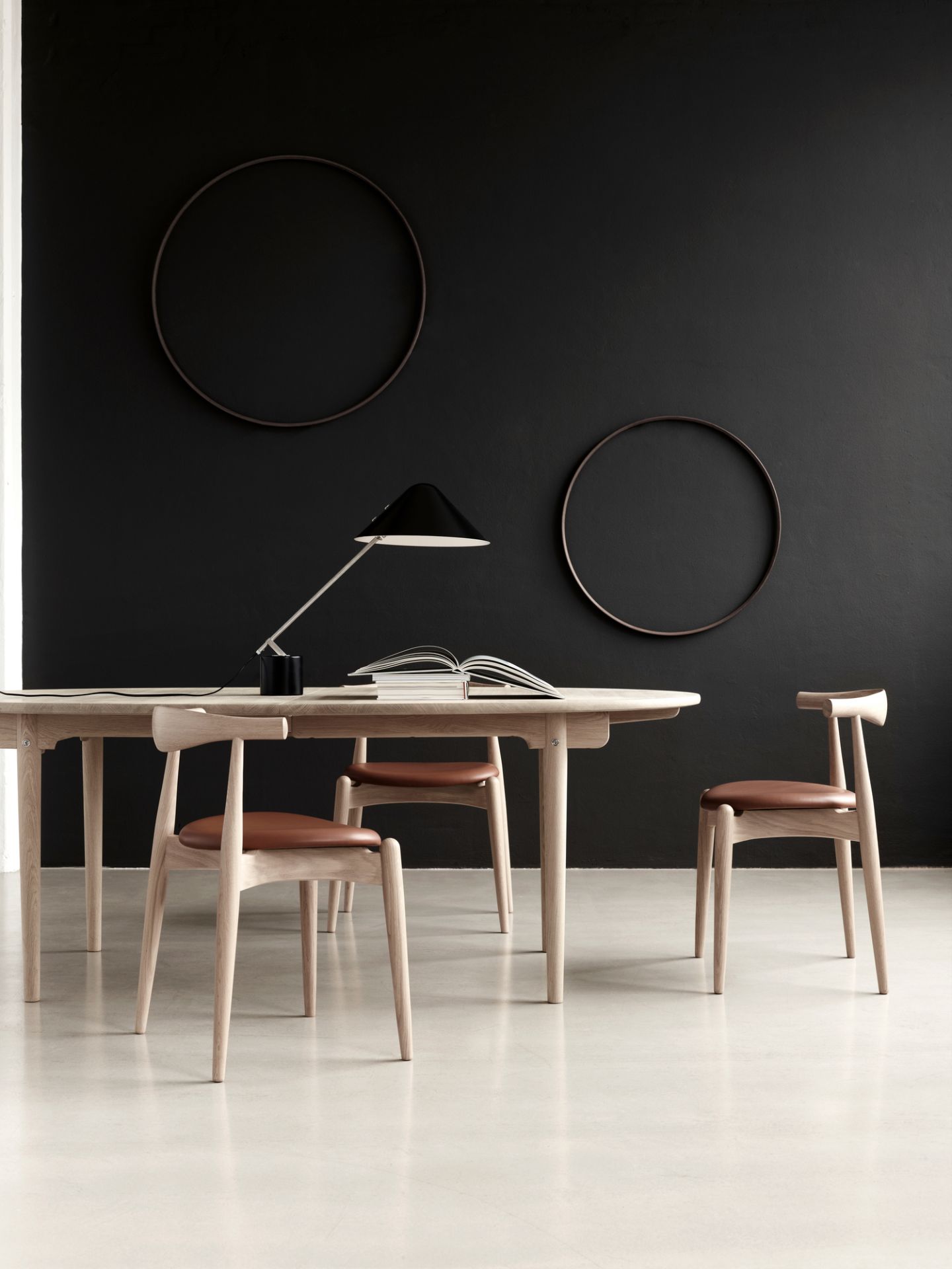 CH20 Elbow Chair upholstered Carl Hansen &amp; Søn frame oak soaped seat leather thor 325
