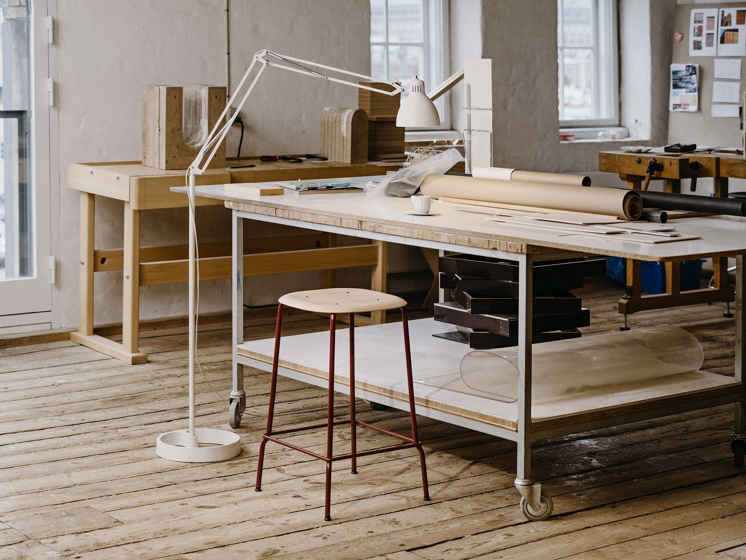 Soft Edge 80 Stool Hay