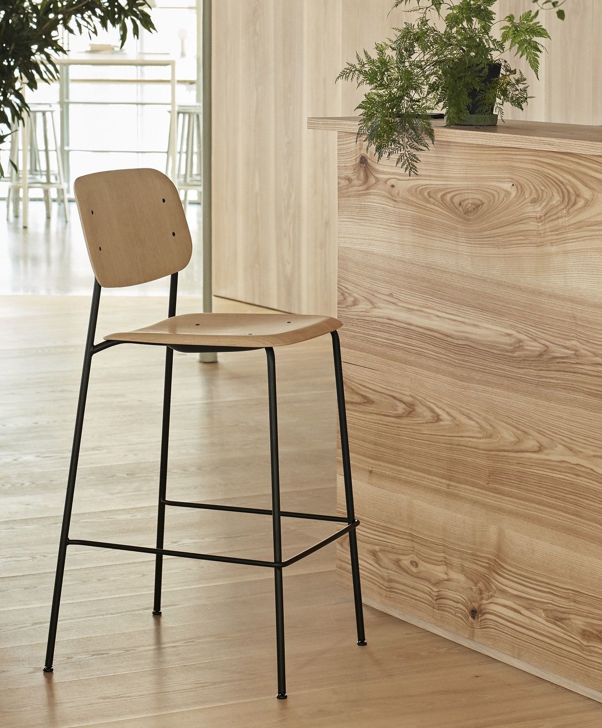 Soft Edge 90 Bar Stool Low / High Hay
