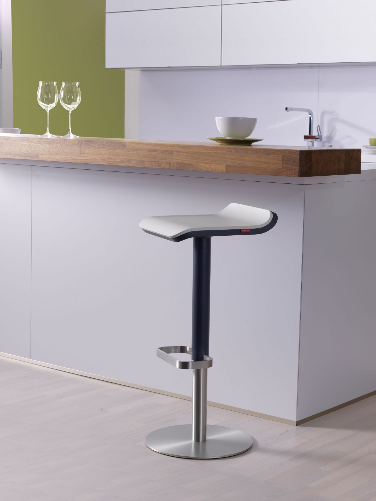 ED height-adjustable bar stool Moree