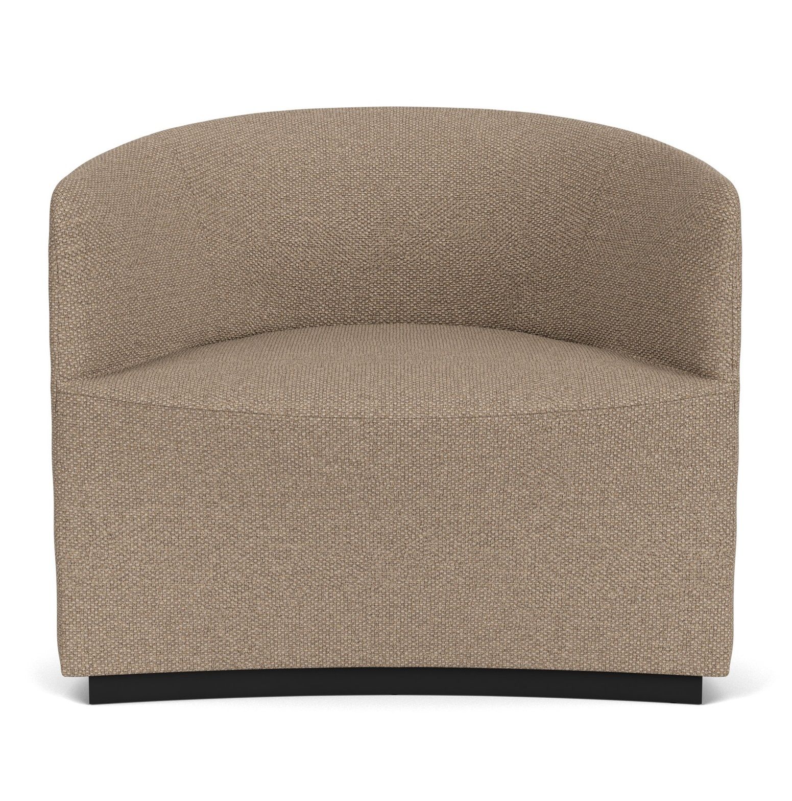 Audo Copenhagen Tearoom Lounge Chair Sessel in Beige mit schwarzem Sockel, Frontansicht.