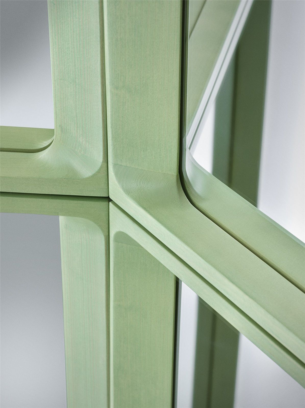 Arced Mirror Muuto