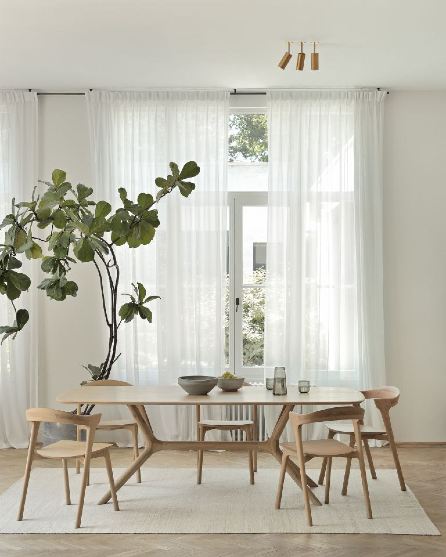 X Ethnicraft oak table