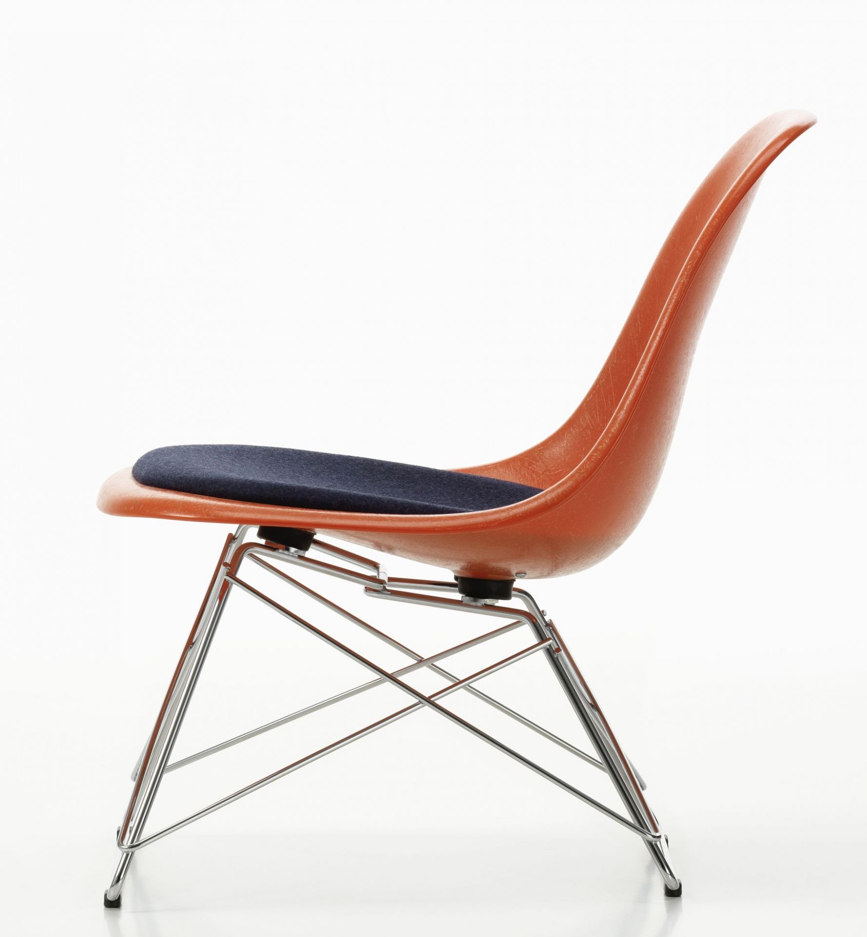 Eames Fibreglass Chair LSR Chair with seat cushion Vitra