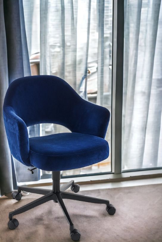 Saarinen Relax Conference Chair 5-Star Swivel Base with Armrest Knoll Interntional 