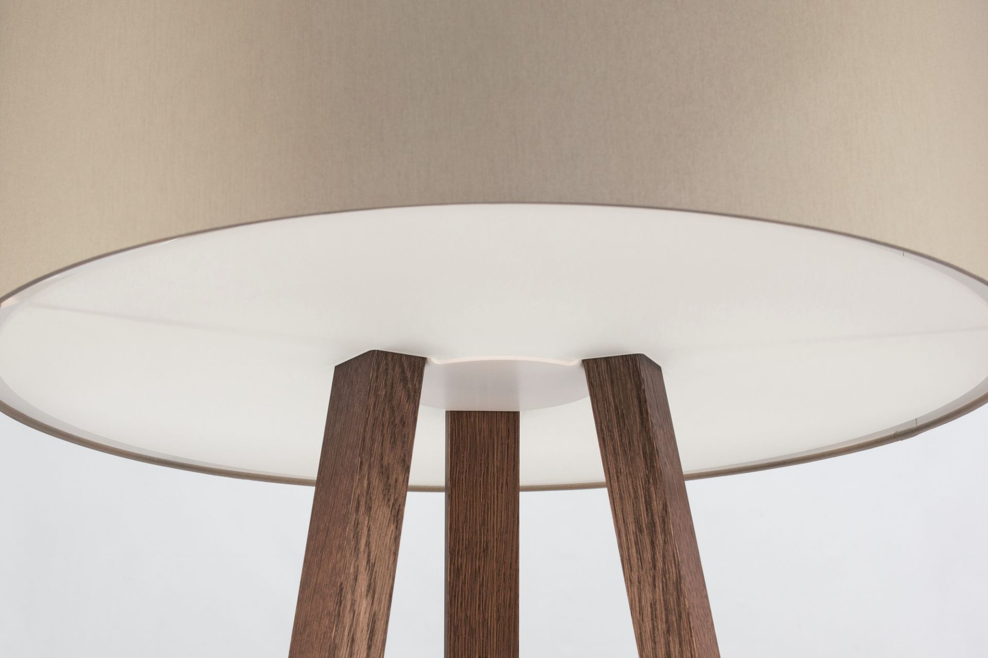 Luca Stand high floor lamp natural oak / white Maigrau