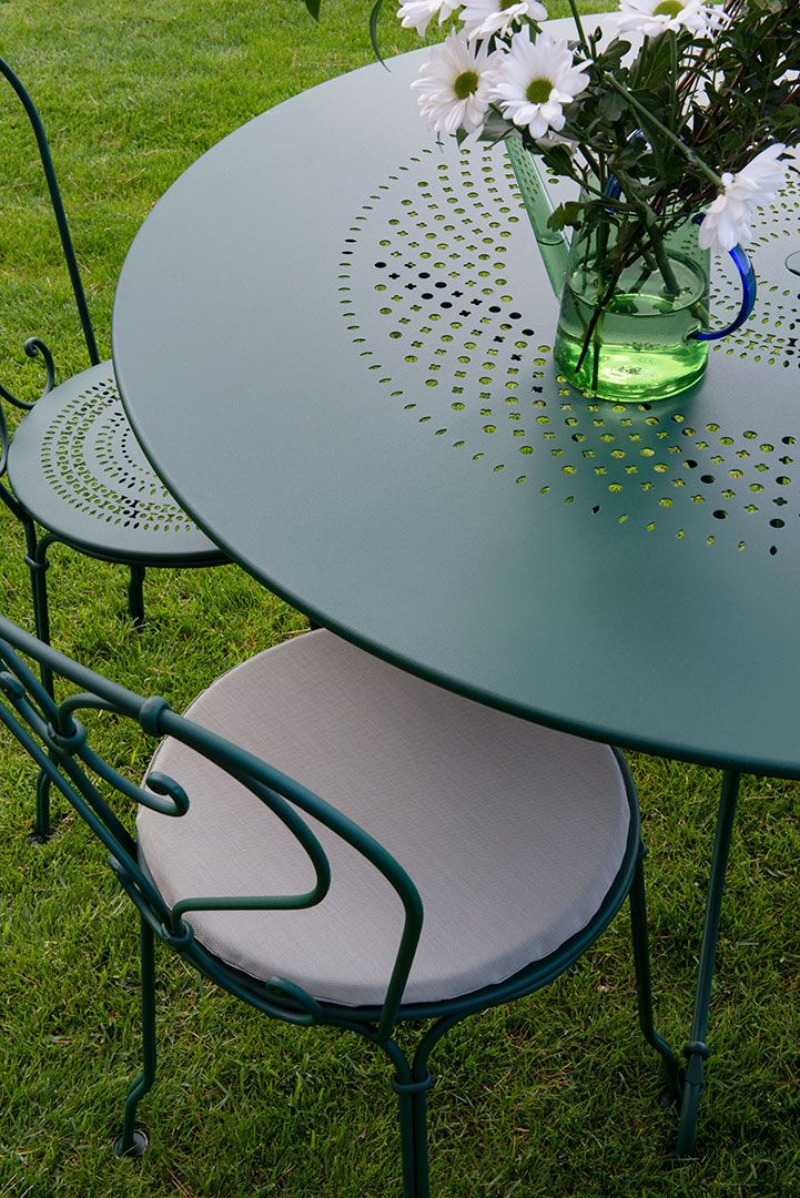 1900 Table Ø 117 cm Outdoor Fermob 1900 Table Ø 117 cm Outdoor Fermob