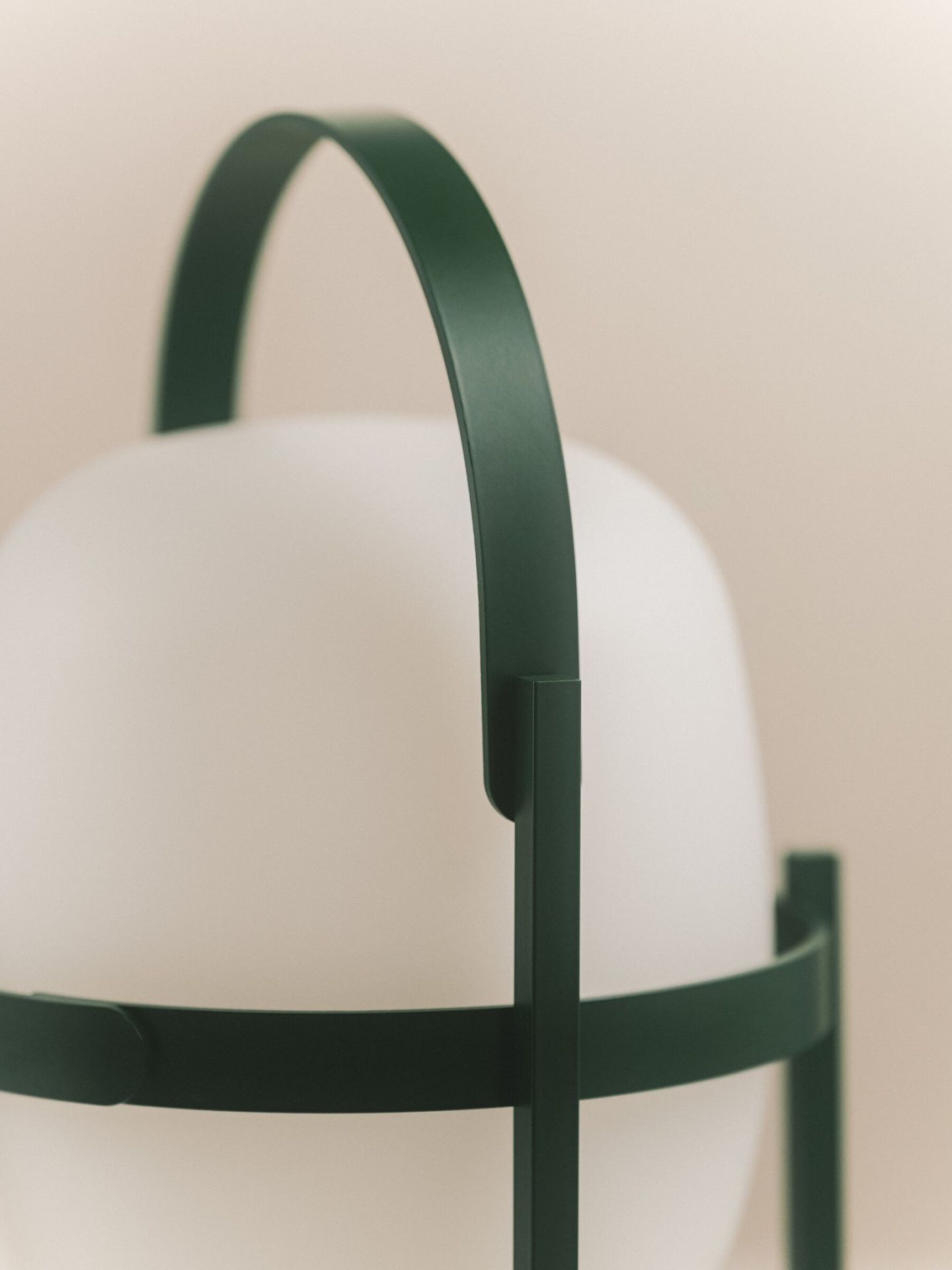 Cestita Alubat Table lamp English Green Santa & Cole