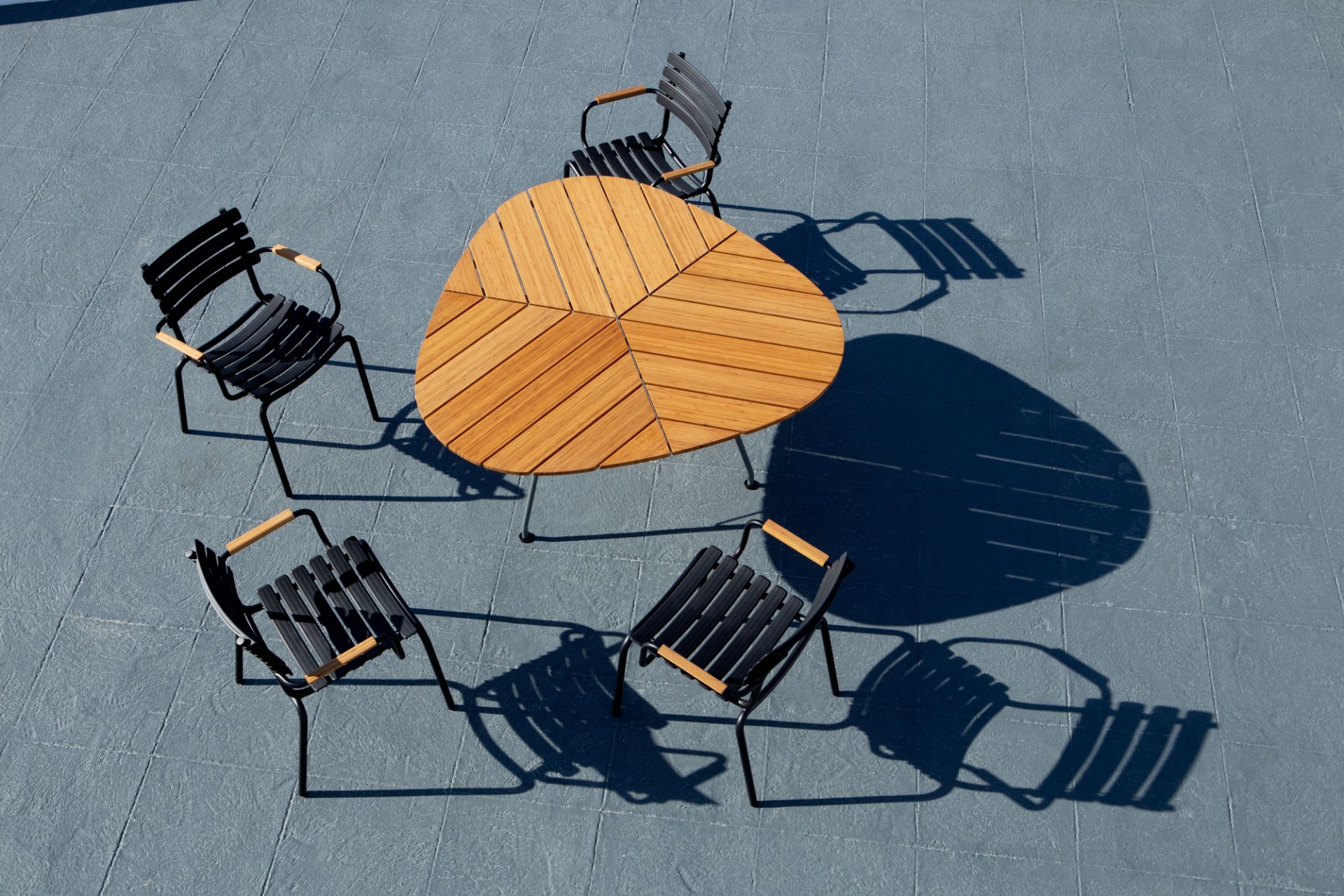 Leaf Outdoor Dining Table Houe