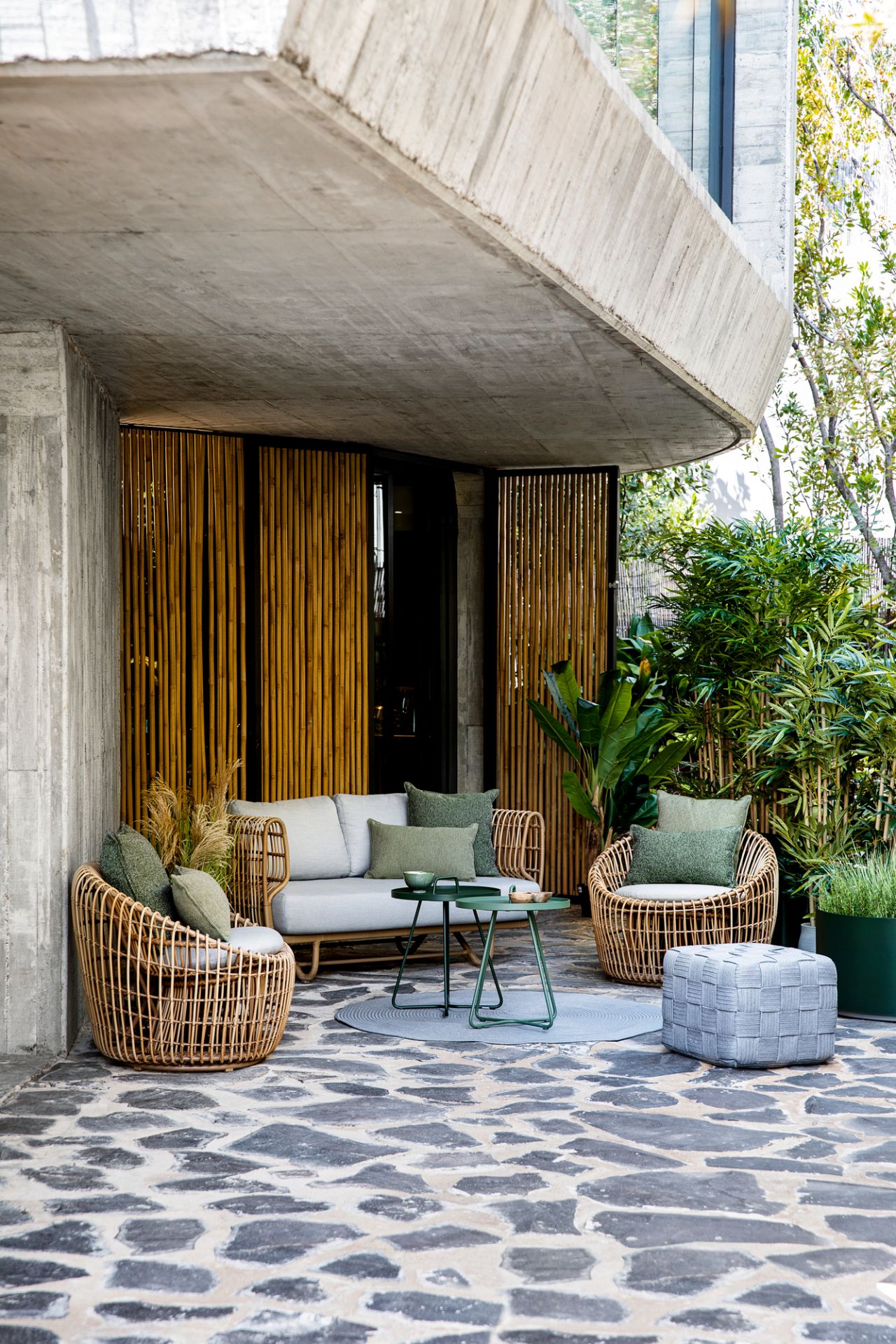 Nest Outdoor Round Armchair with cushion Cane-Line Frame White / Cushion White