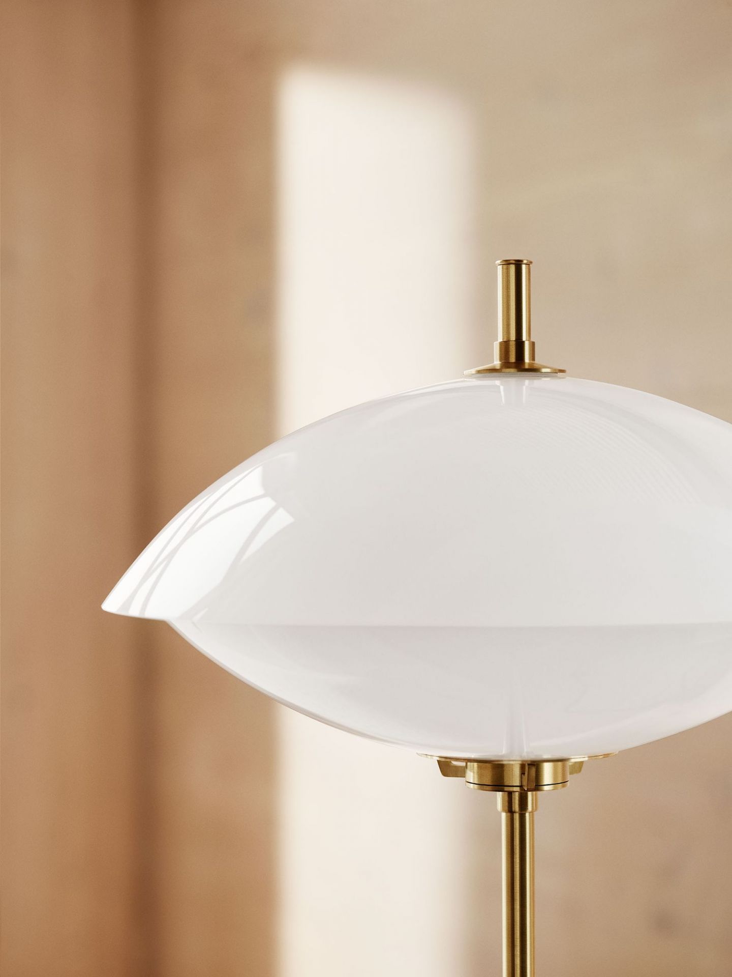 Clam Floor lamp Floor lamp Fritz Hansen 