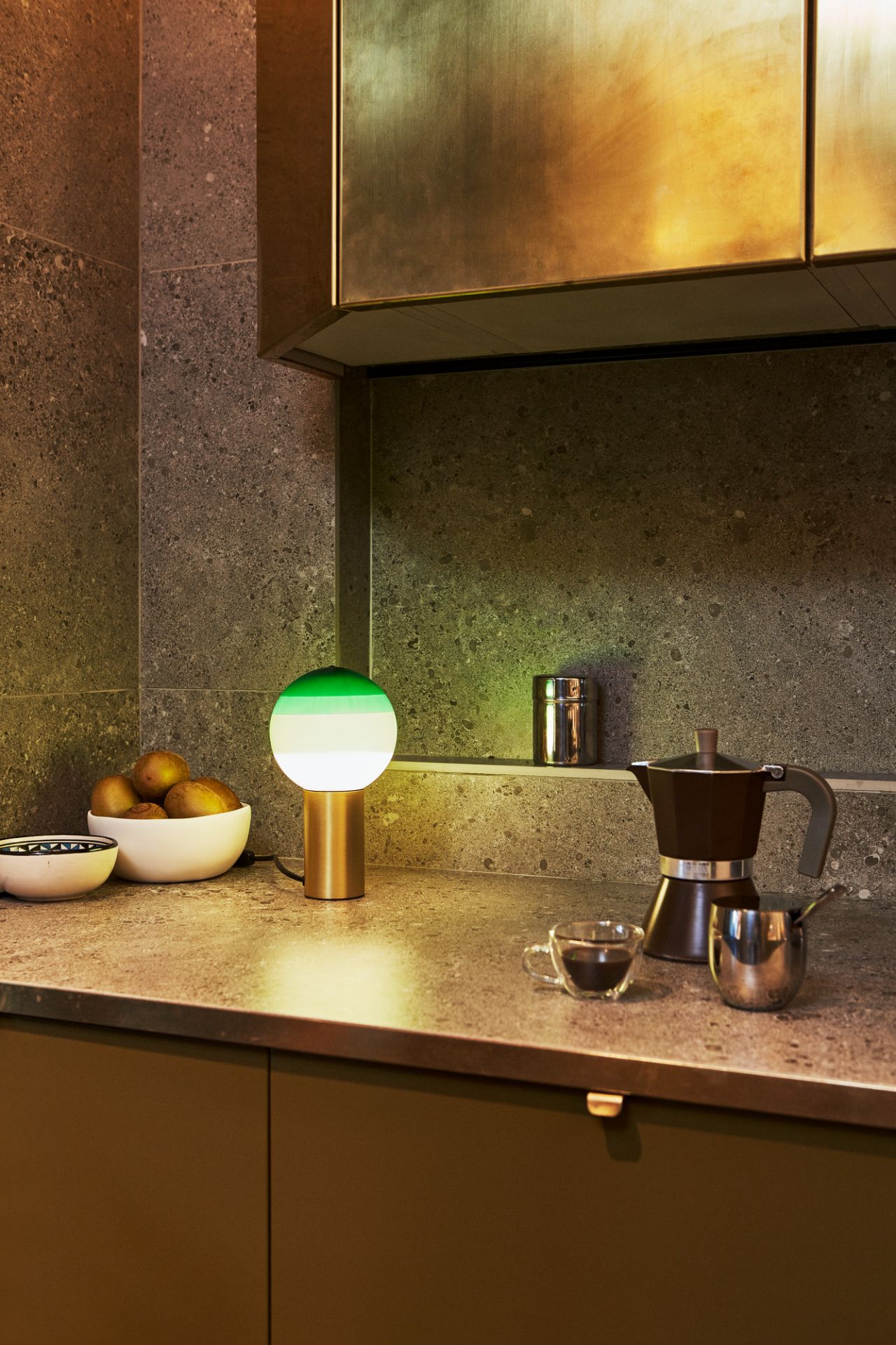 Dipping Light S LED Table lamp Marset green - brass