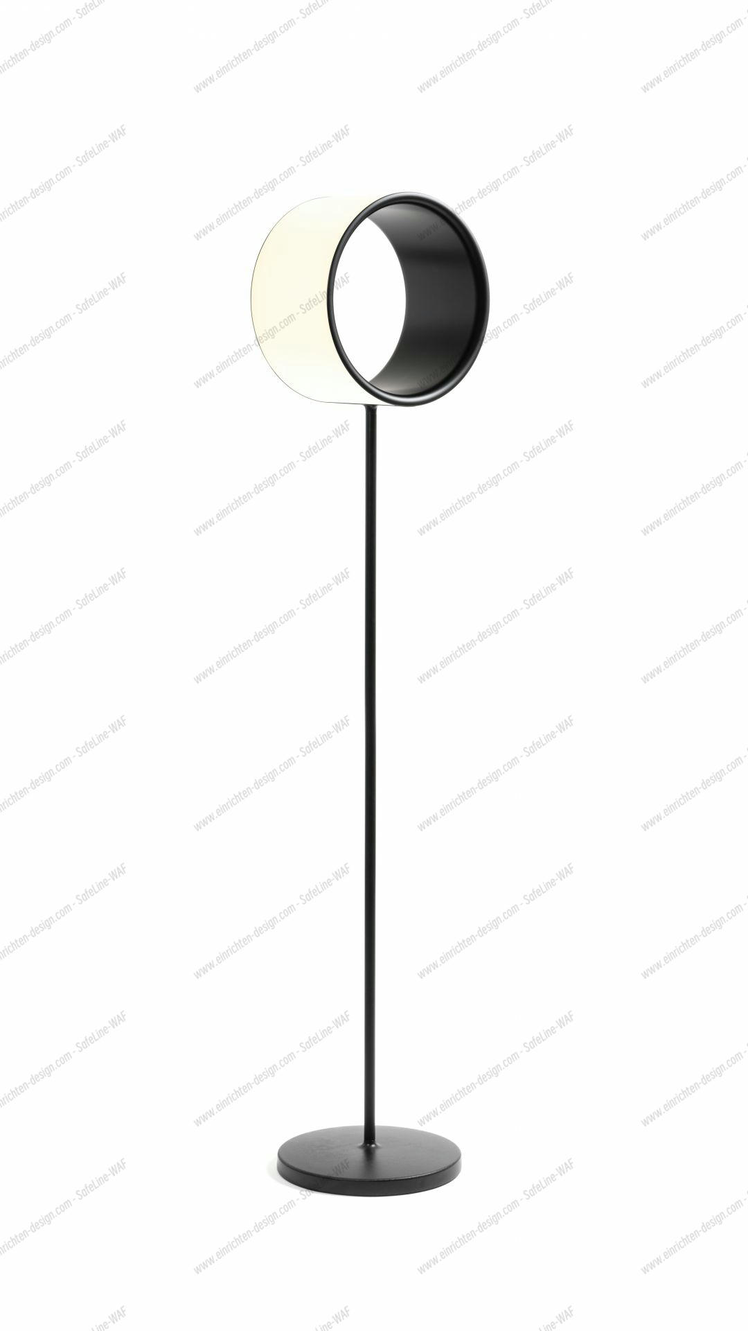 Lost Stehleuchte von Magis: Moderne Stehlampe mit kreisförmigem Lampenschirm in Schwarz und Weiß.