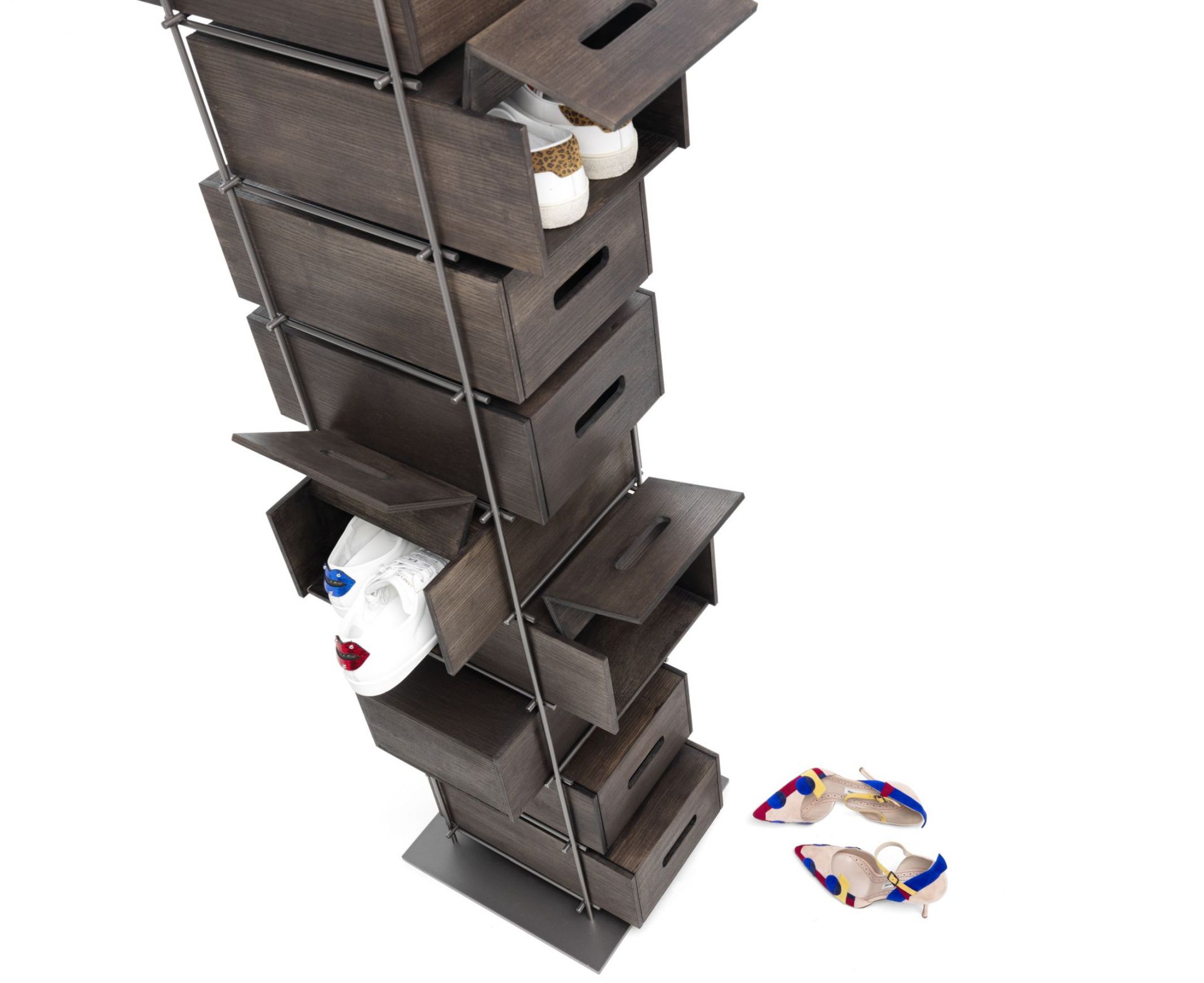 Manolo Shoe rack Mogg